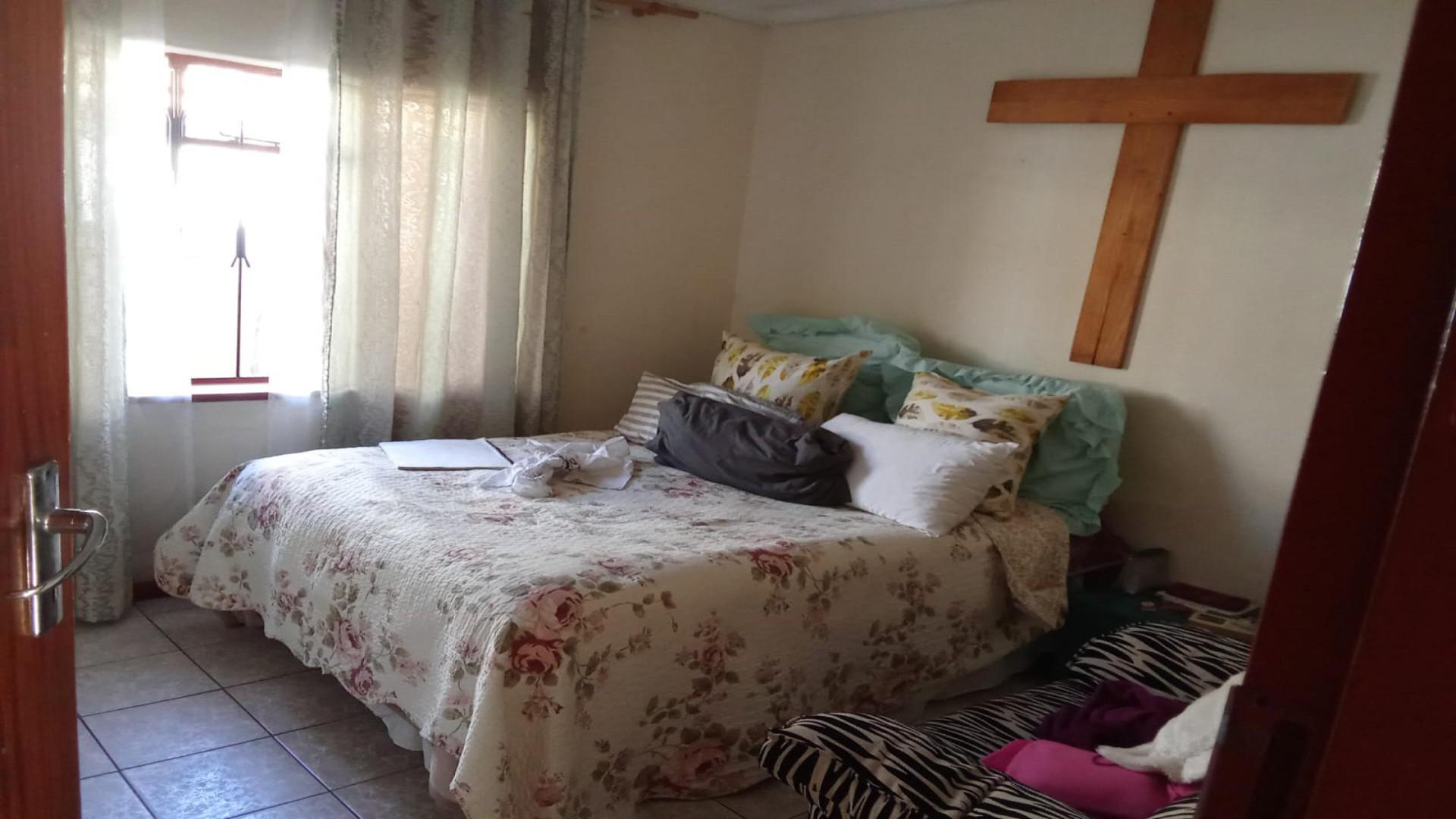 Bed Room 1 of property in Diepkloof