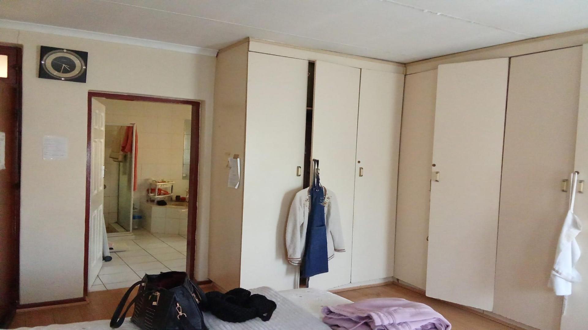 Main Bedroom of property in Diepkloof