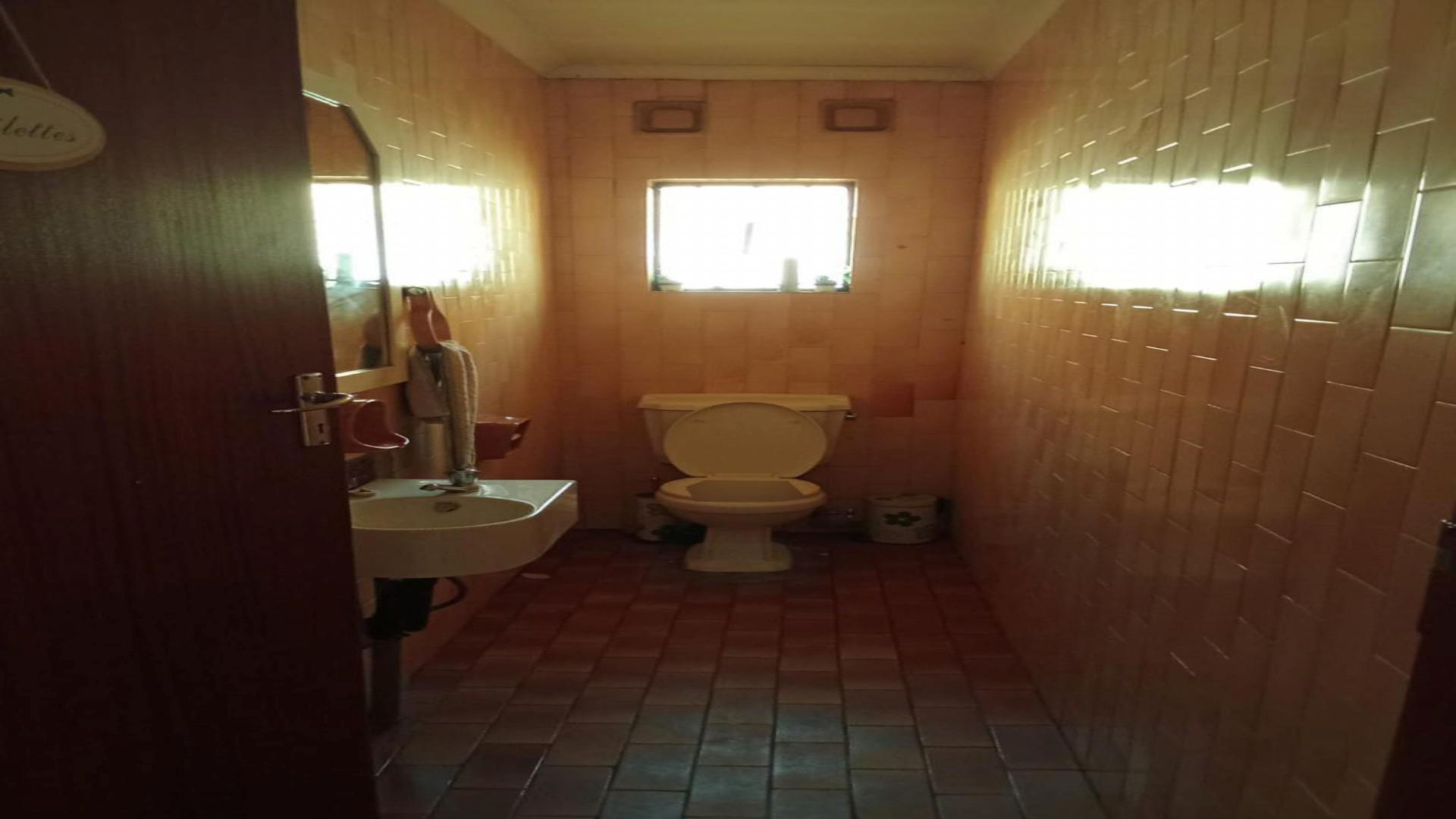 Guest Toilet of property in Diepkloof
