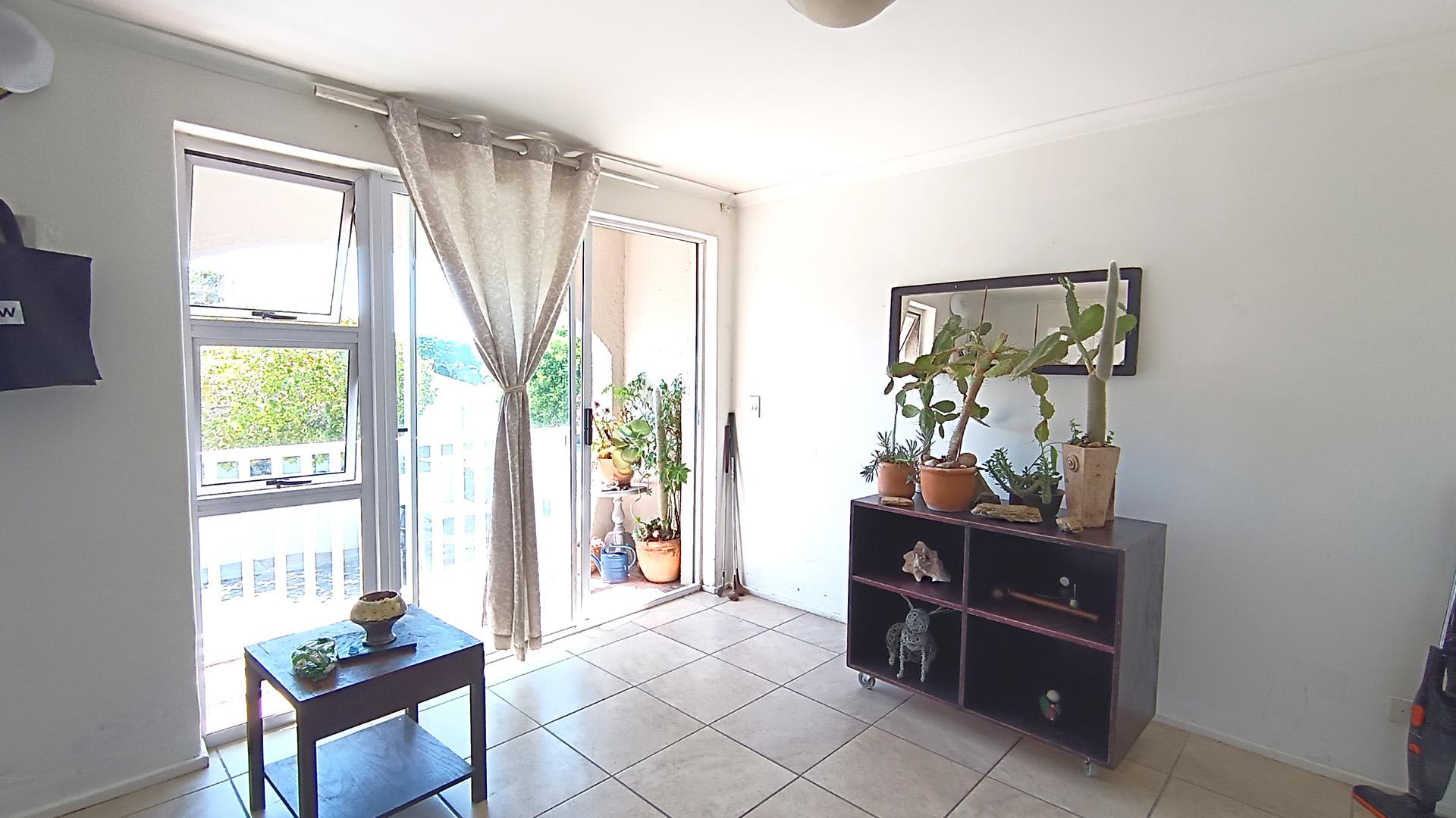 Lounges - 11 square meters of property in Blouberg Sands