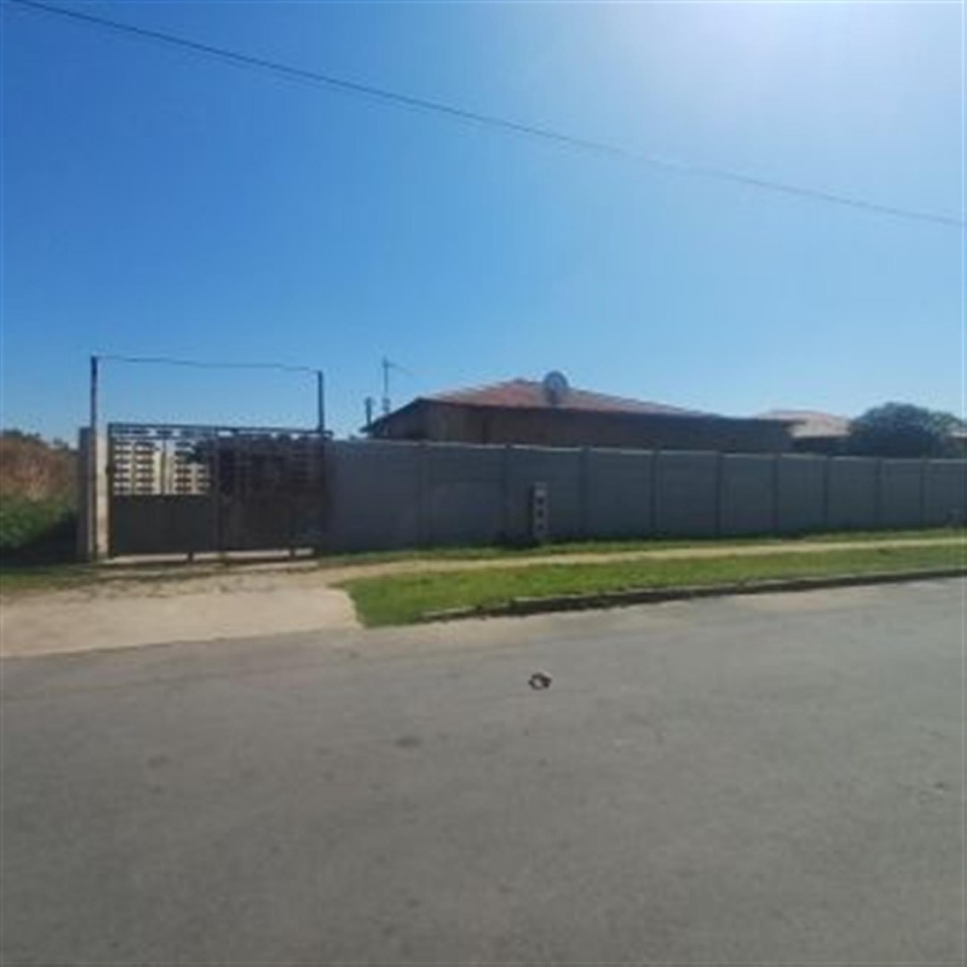 Front View of property in Krugersdorp