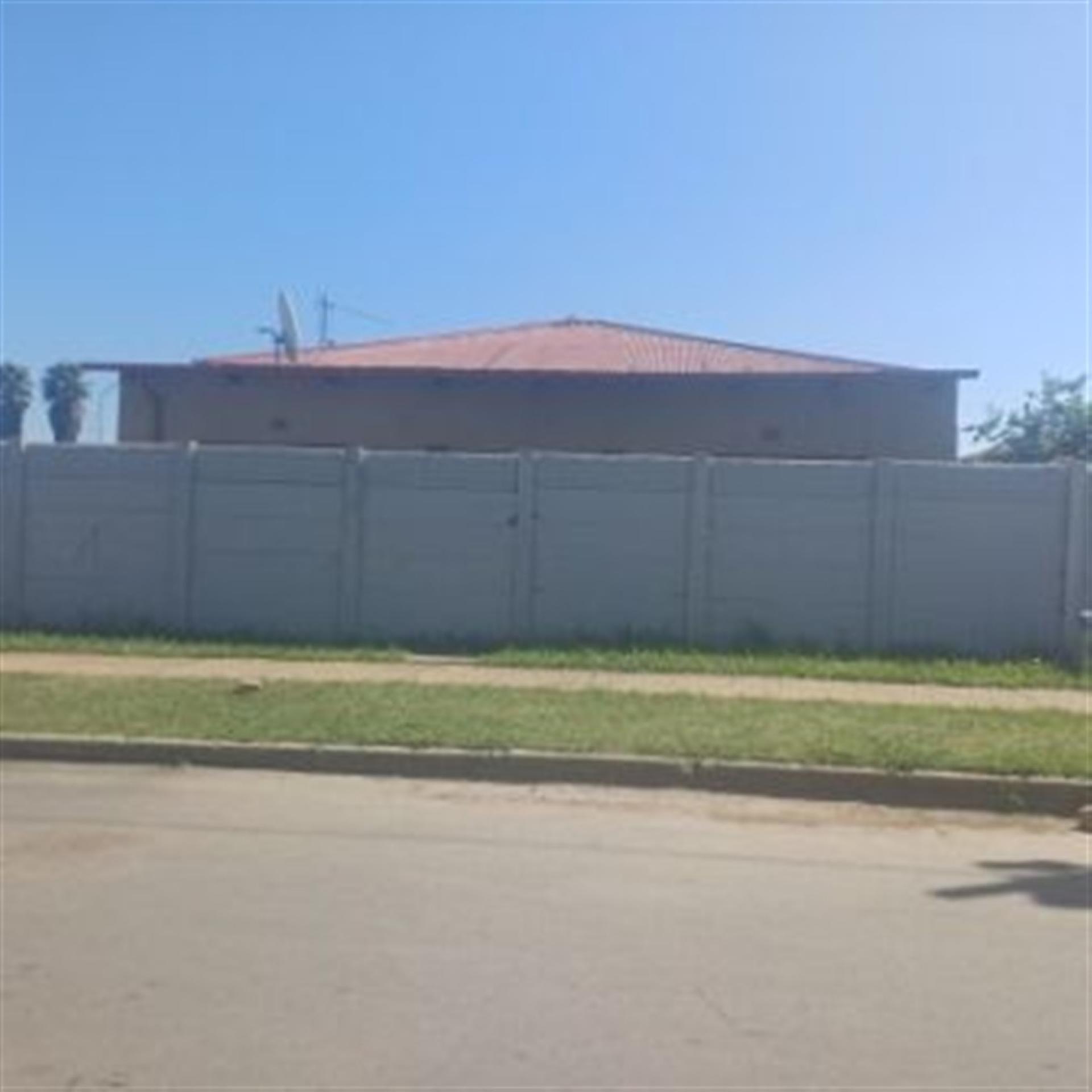 Front View of property in Krugersdorp