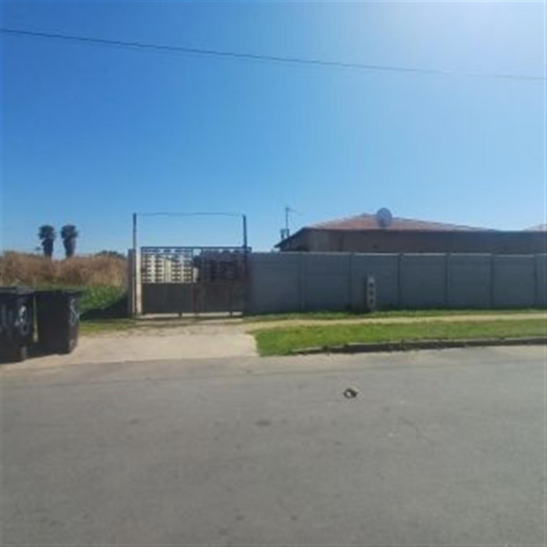 Front View of property in Krugersdorp