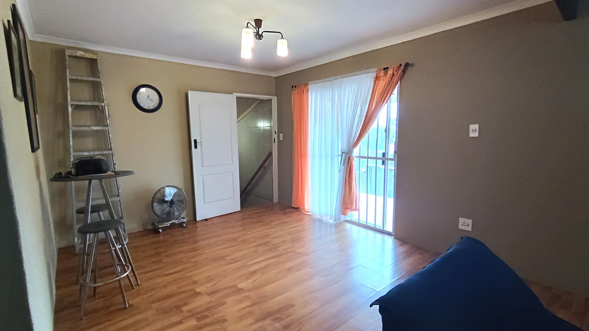 Dining Room - 15 square meters of property in Lansdowne