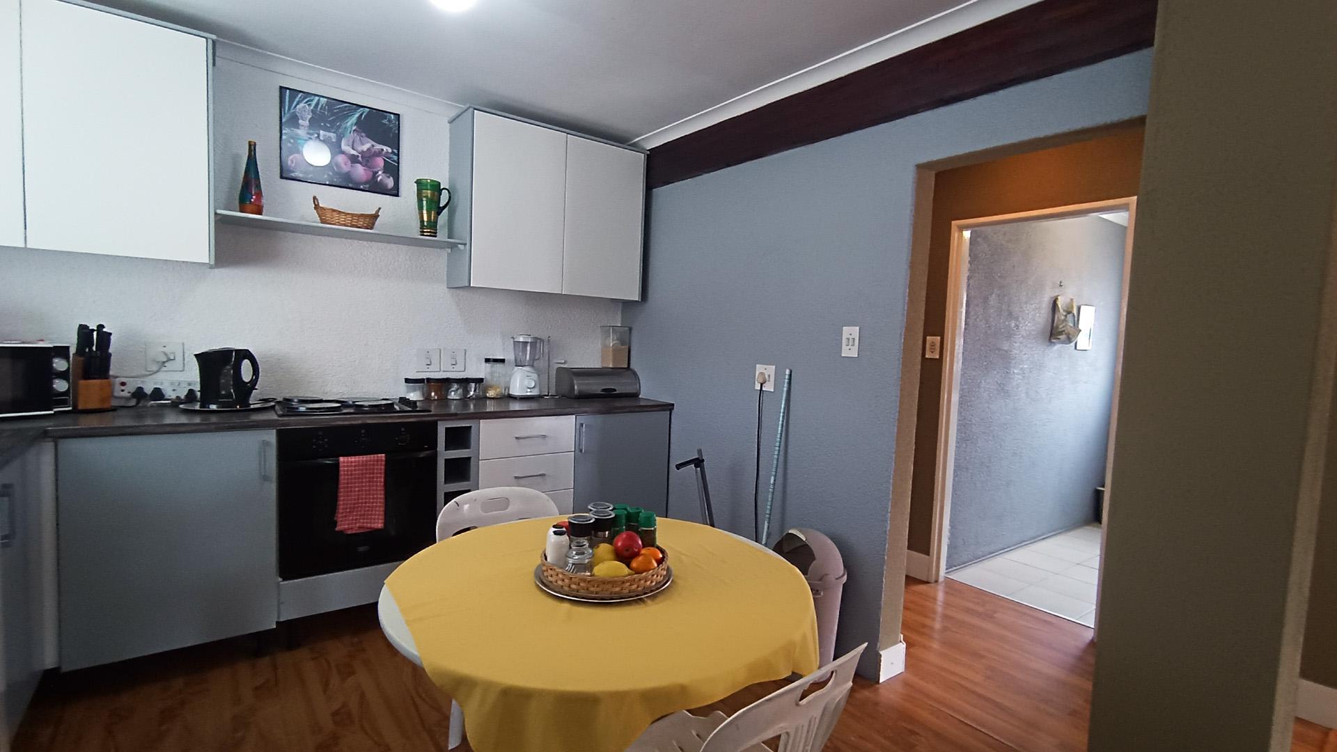 Kitchen - 37 square meters of property in Lansdowne