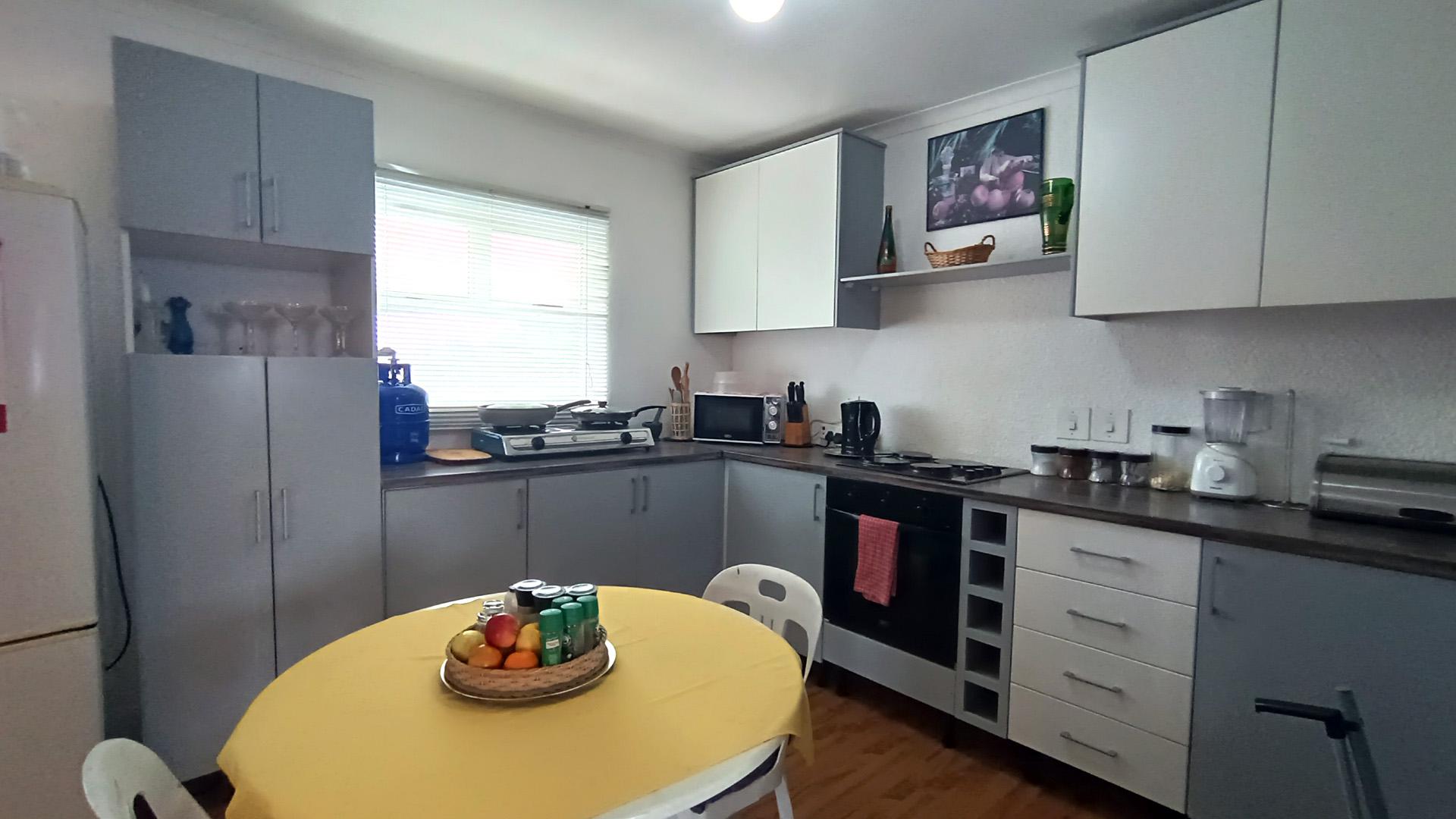 Kitchen - 37 square meters of property in Lansdowne