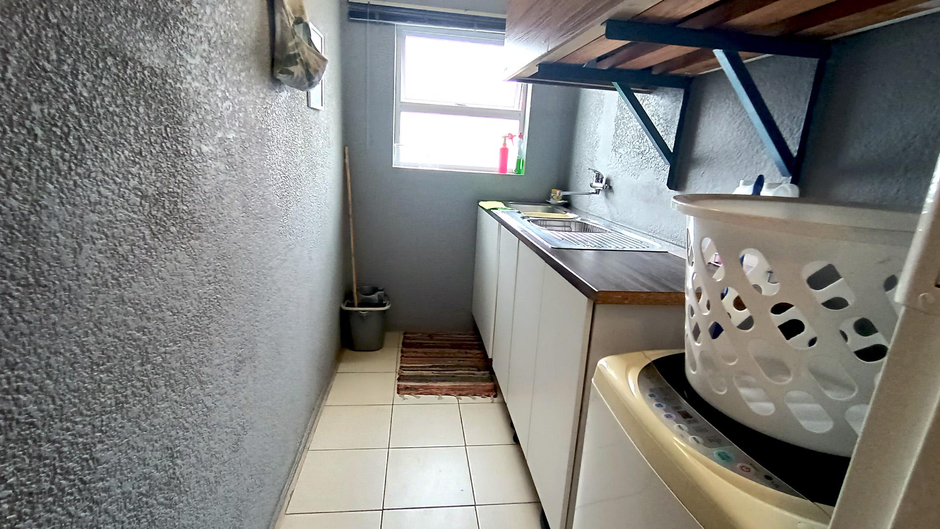 Scullery - 5 square meters of property in Lansdowne