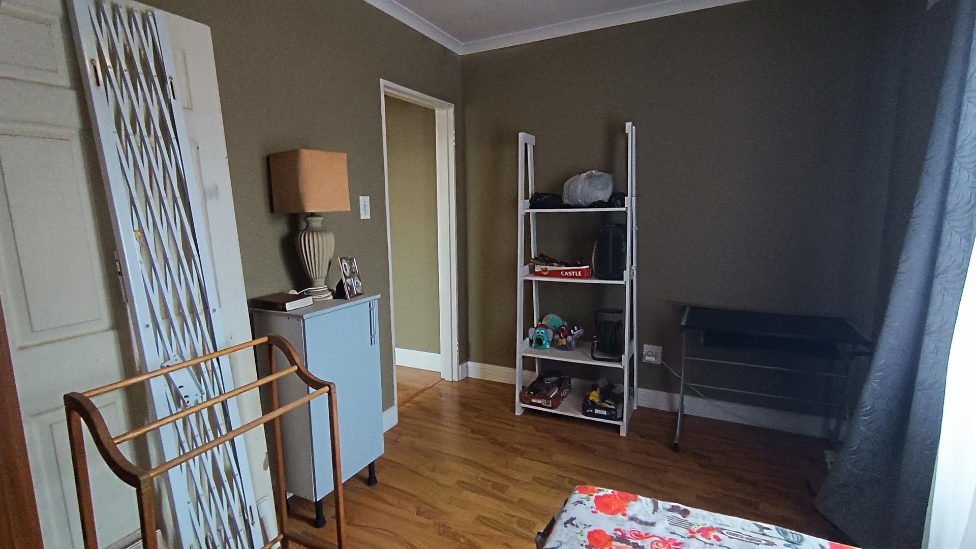 Bed Room 5+ - 13 square meters of property in Lansdowne