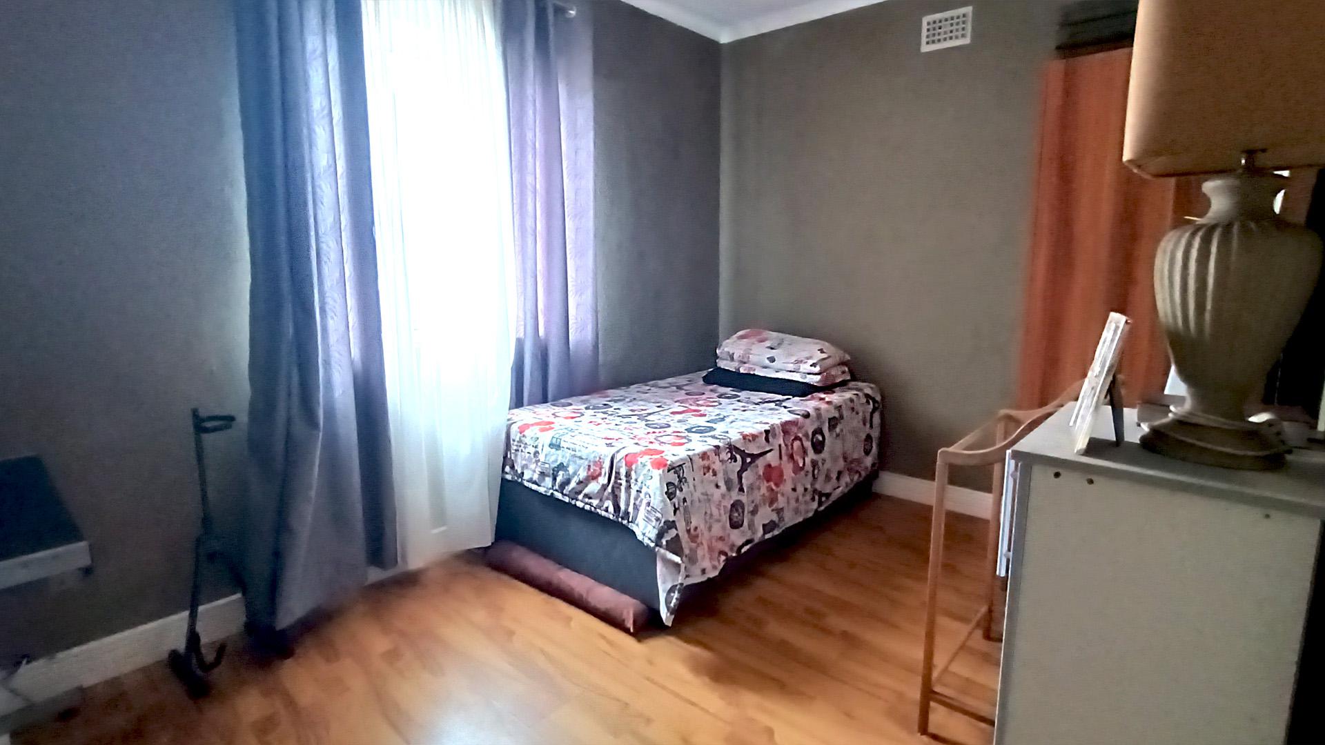 Bed Room 5+ - 13 square meters of property in Lansdowne