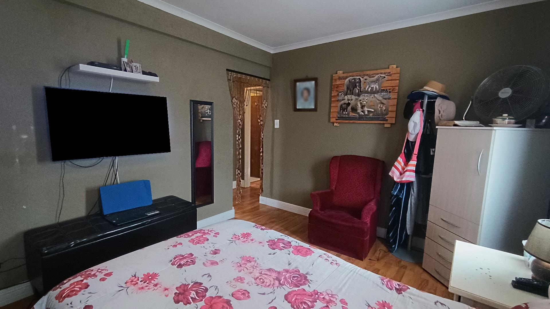 Bed Room 4 - 17 square meters of property in Lansdowne