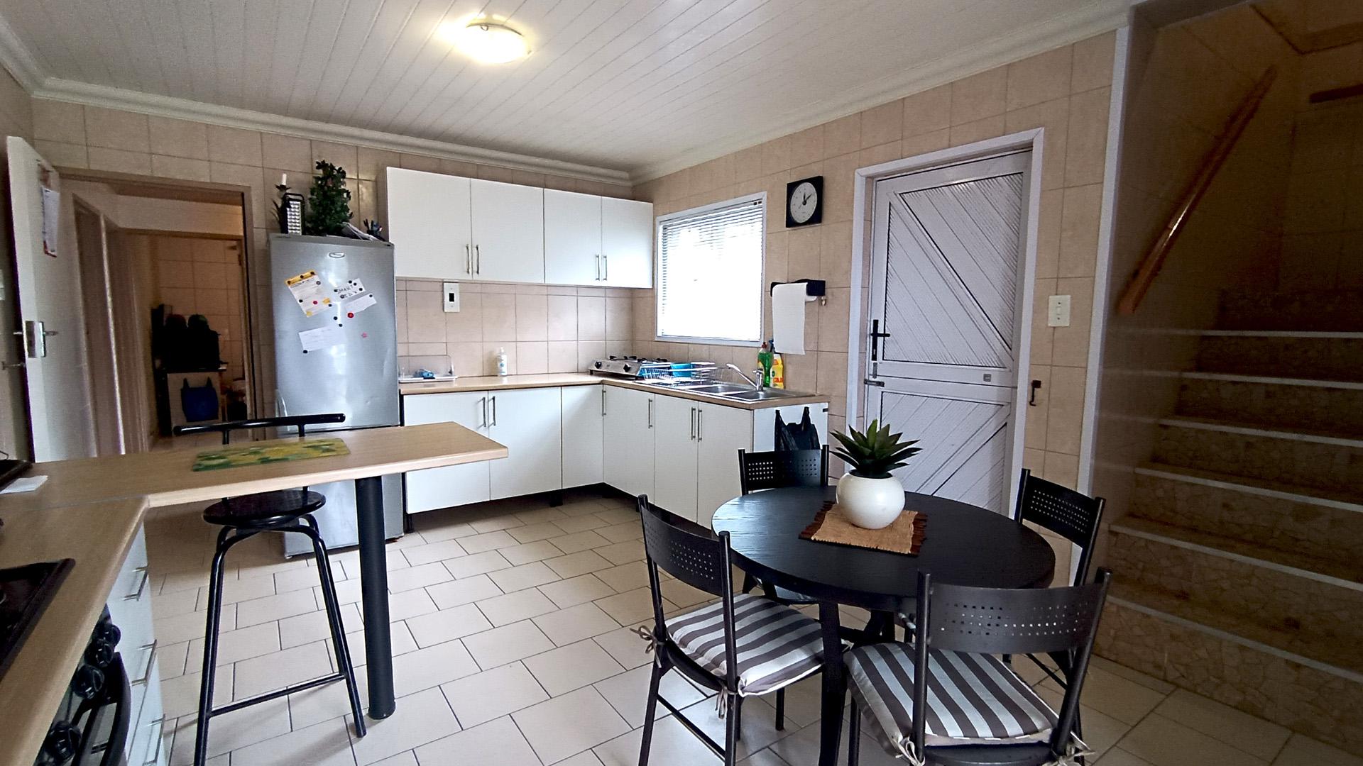 Kitchen - 37 square meters of property in Lansdowne