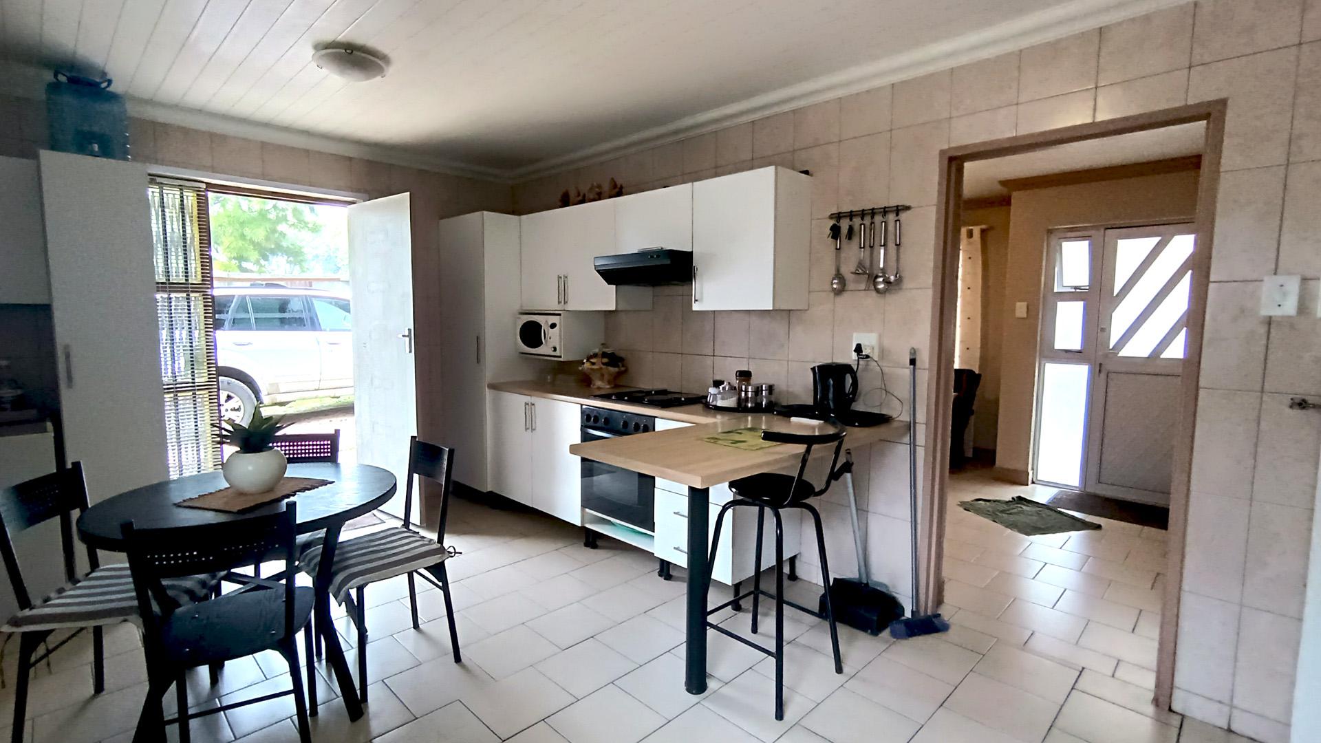 Kitchen - 37 square meters of property in Lansdowne