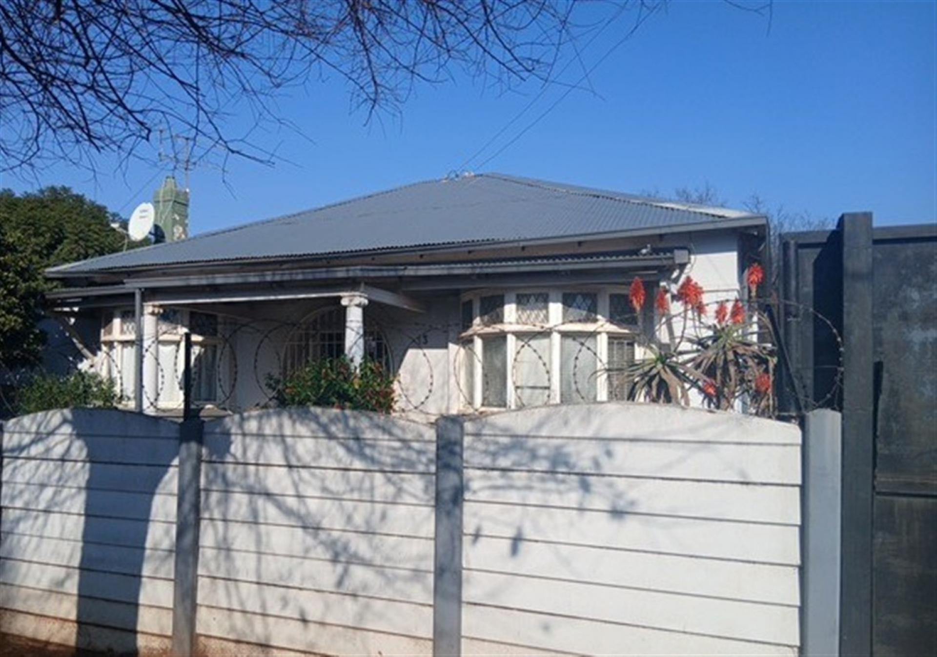 Front View of property in Primrose