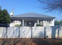Front View of property in Primrose