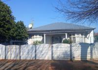 Front View of property in Primrose