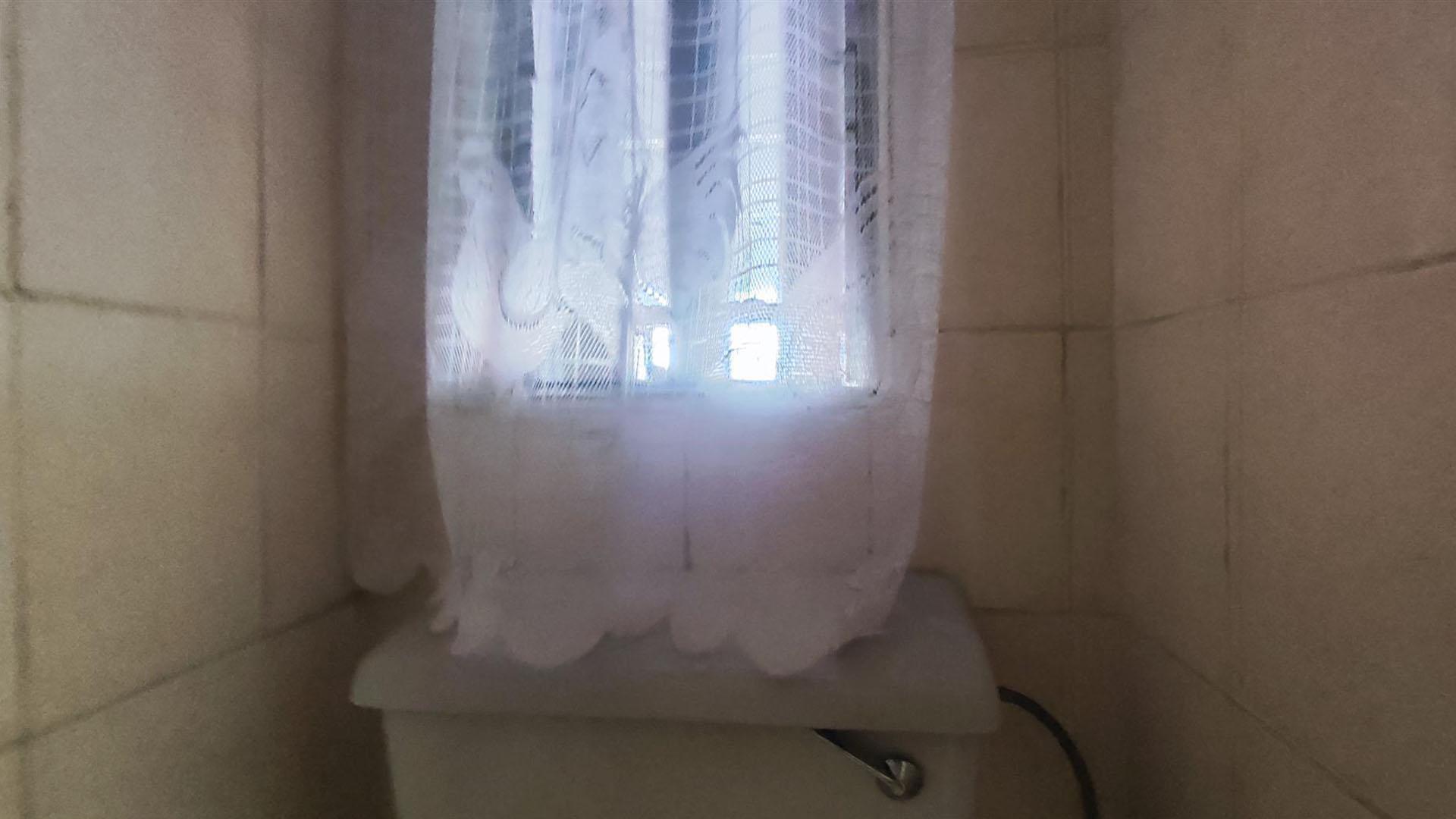 Guest Toilet - 1 square meters of property in Benoni