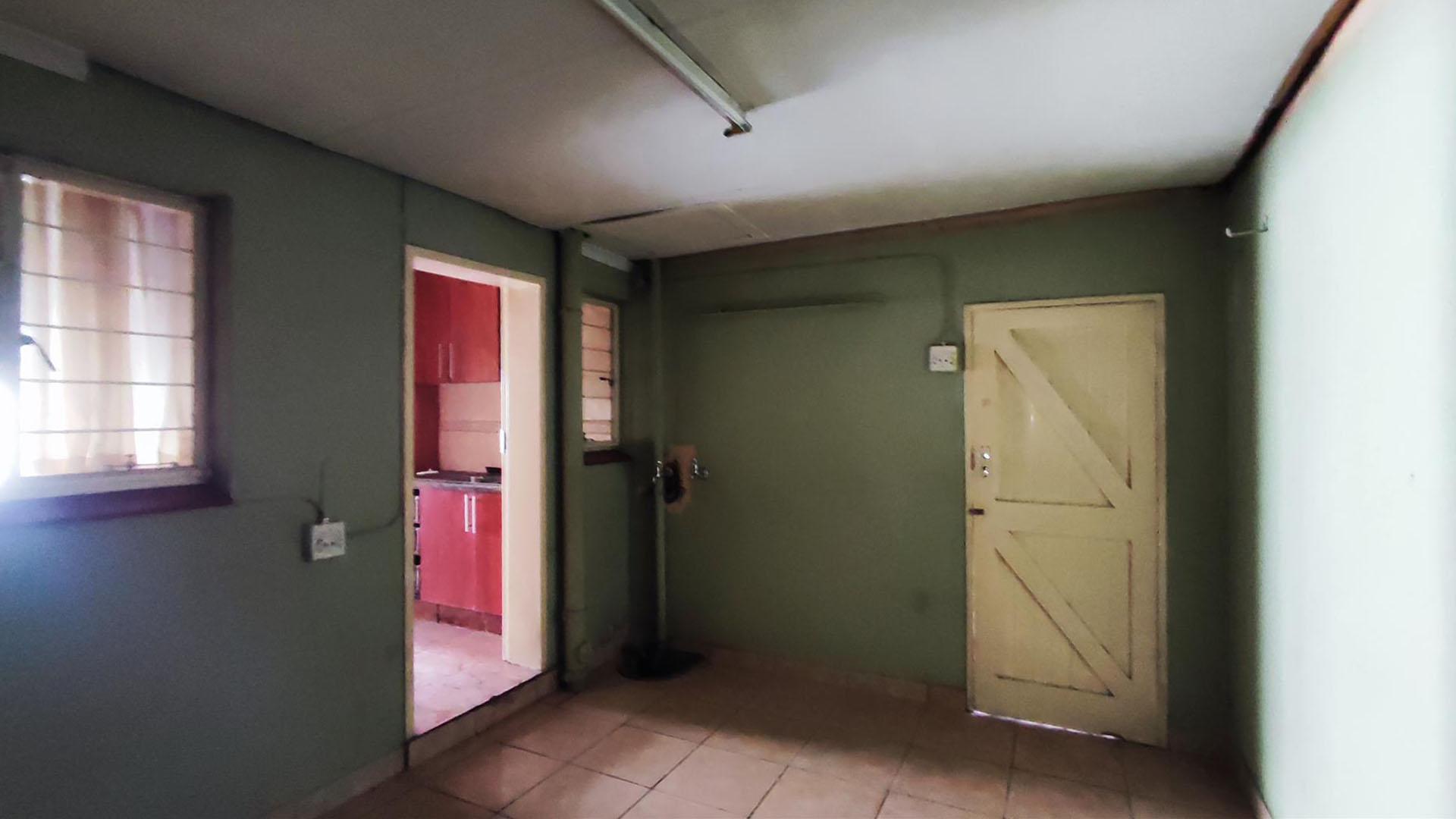 Spaces - 30 square meters of property in Benoni