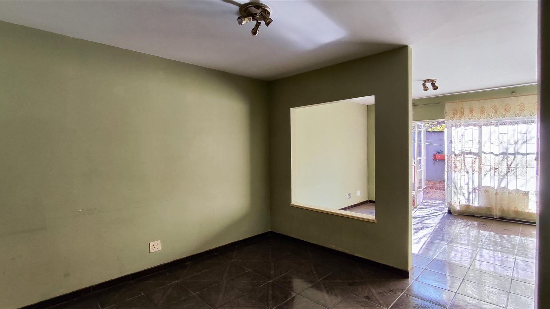 Dining Room - 10 square meters of property in Benoni