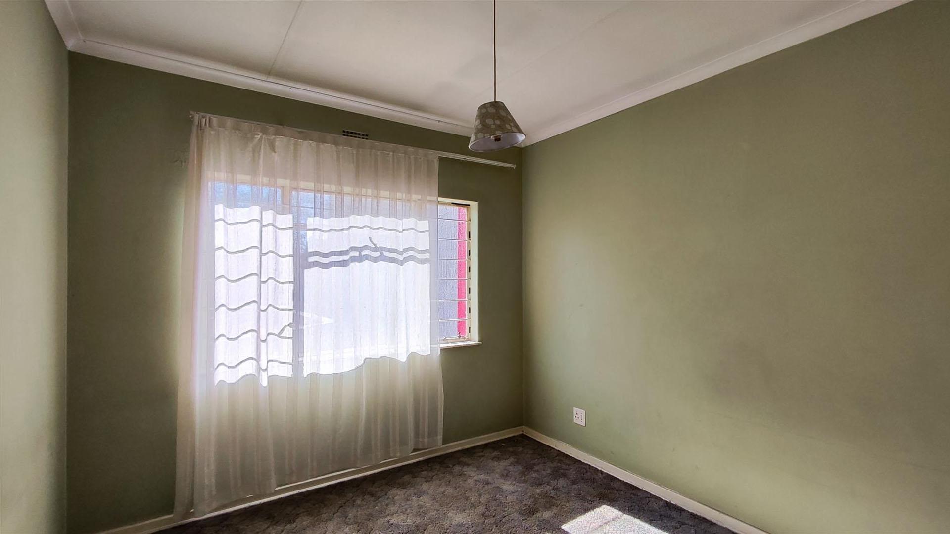 Bed Room 1 - 14 square meters of property in Benoni