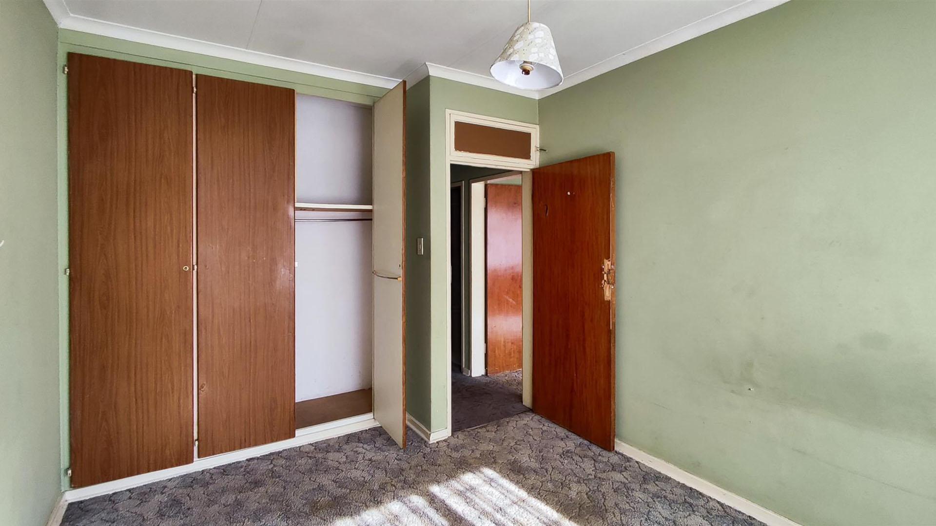 Bed Room 1 - 14 square meters of property in Benoni