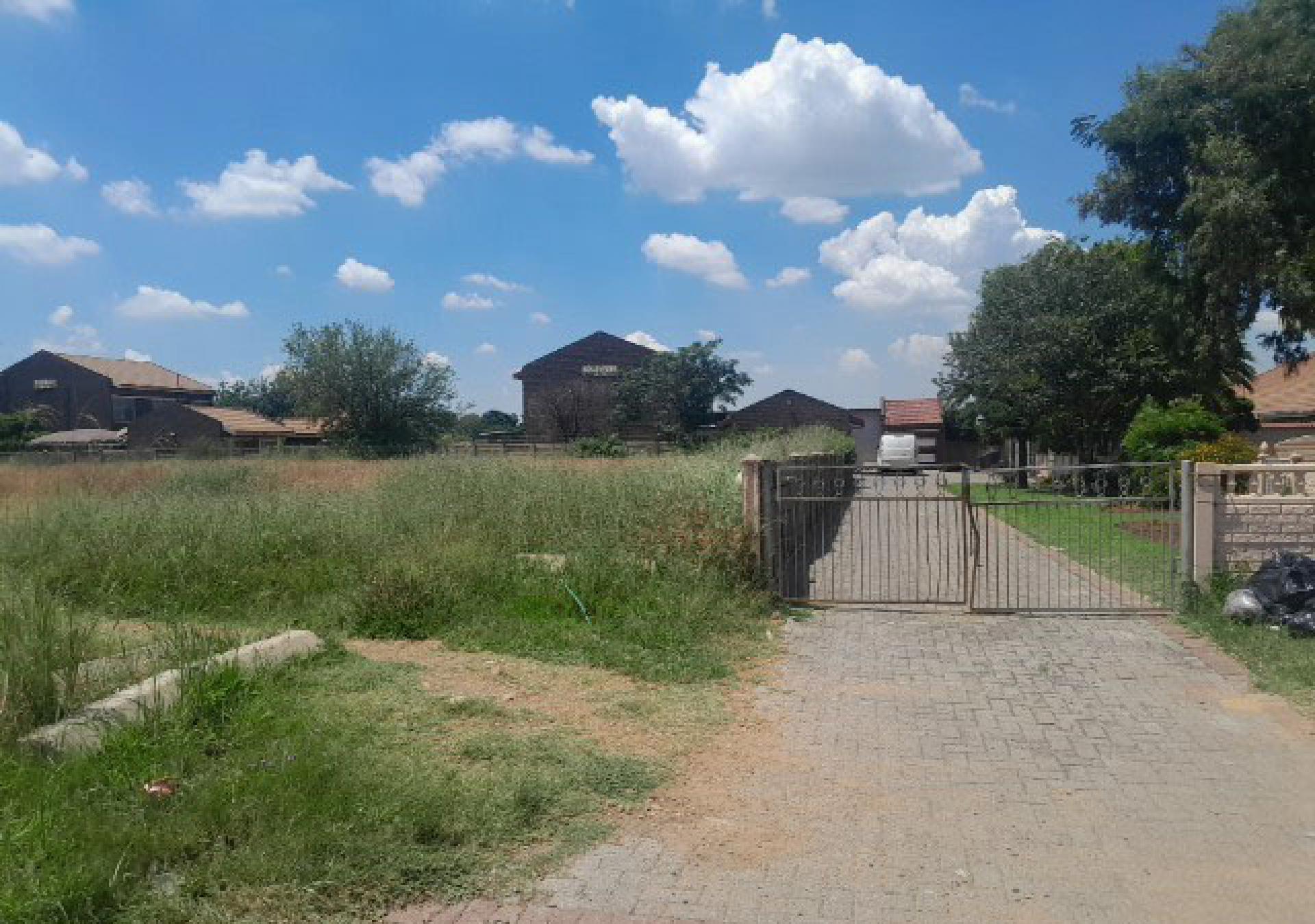 Front View of property in Sonland Park