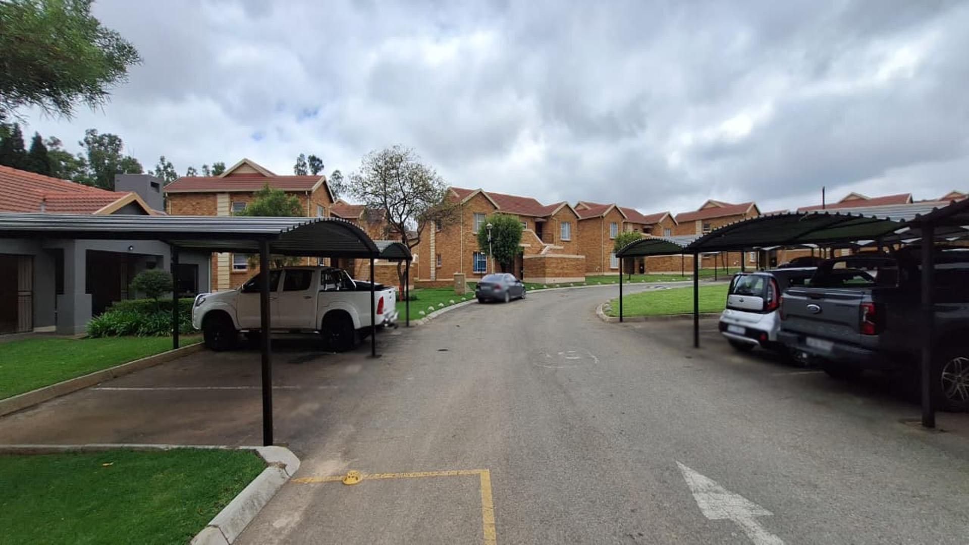 Front View of property in Honey Park