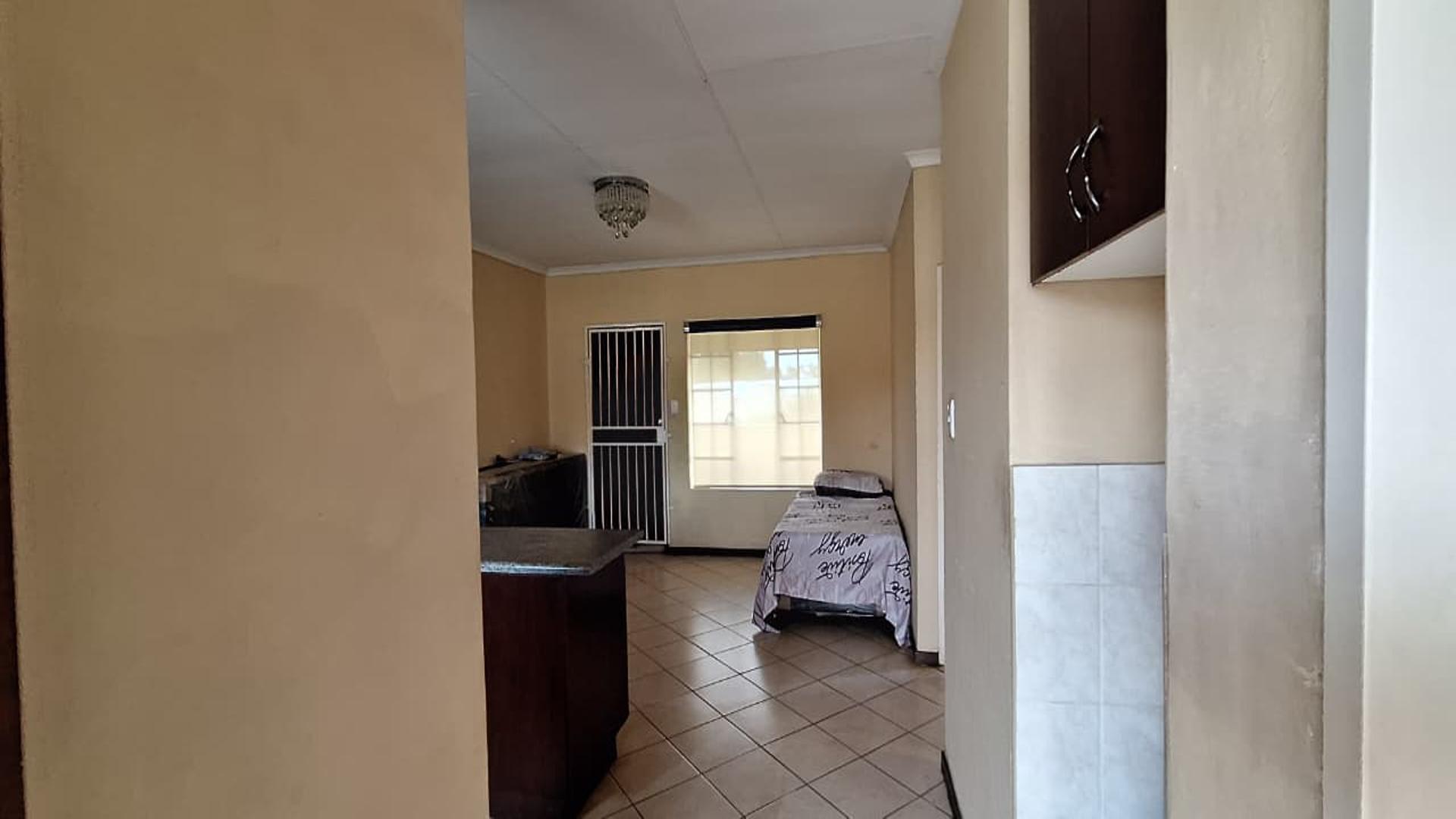 Spaces - 8 square meters of property in Honey Park