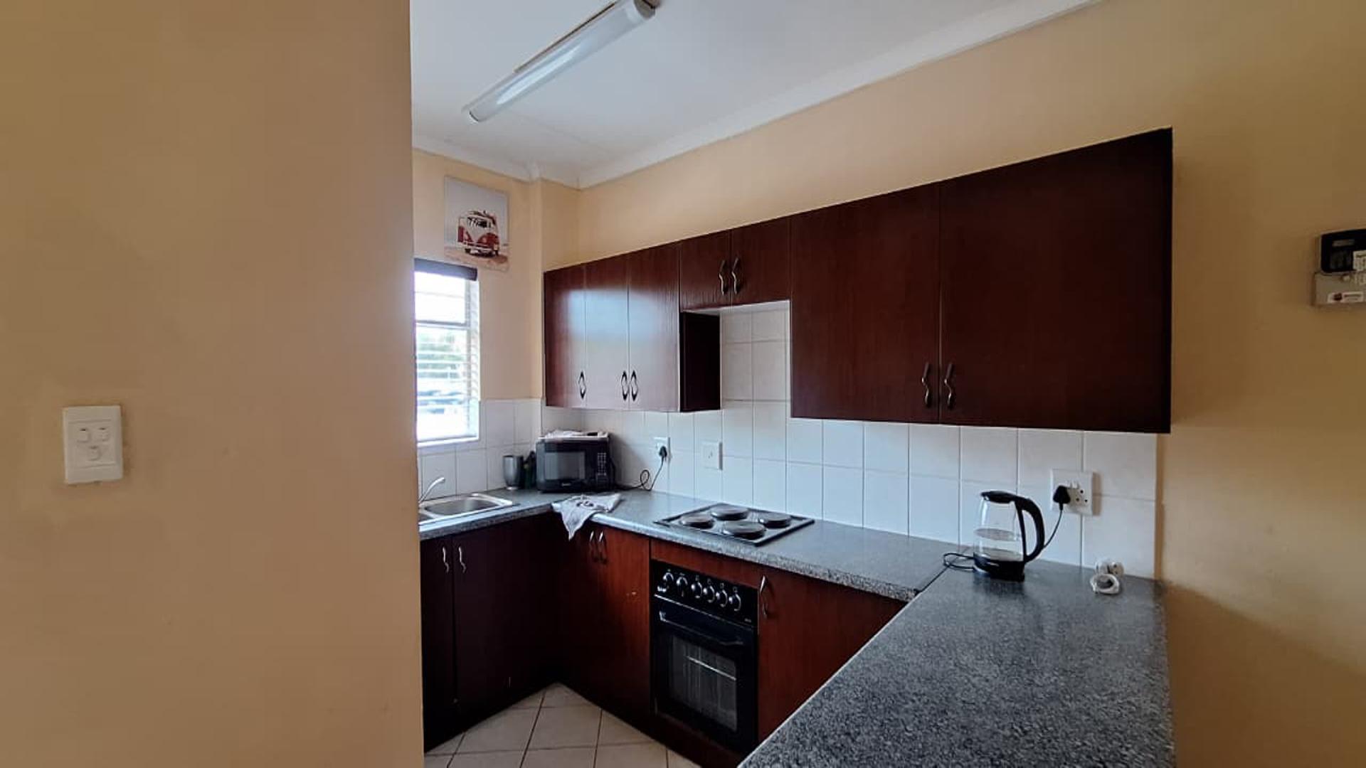 Kitchen - 9 square meters of property in Honey Park
