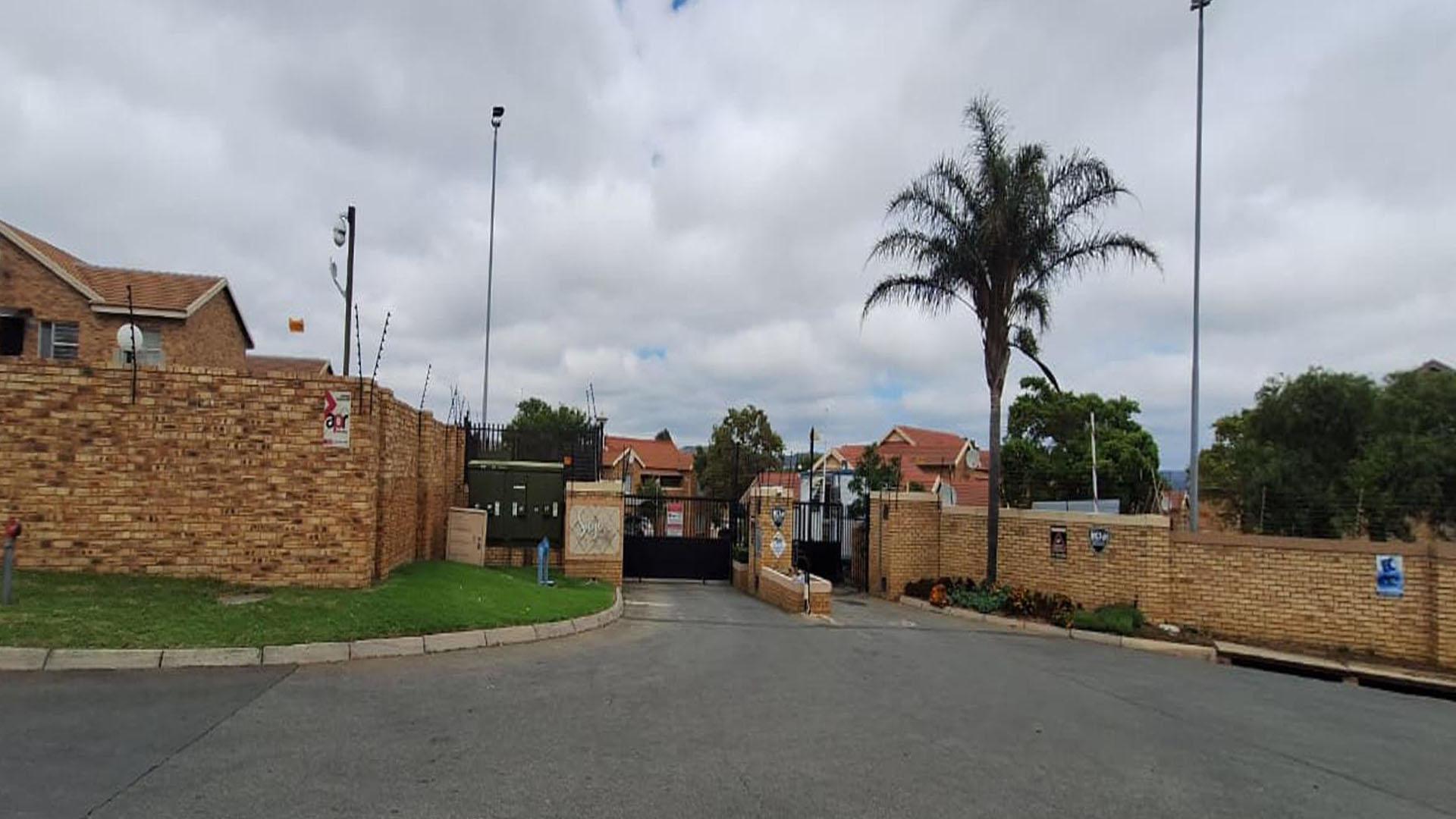 Front View of property in Honey Park