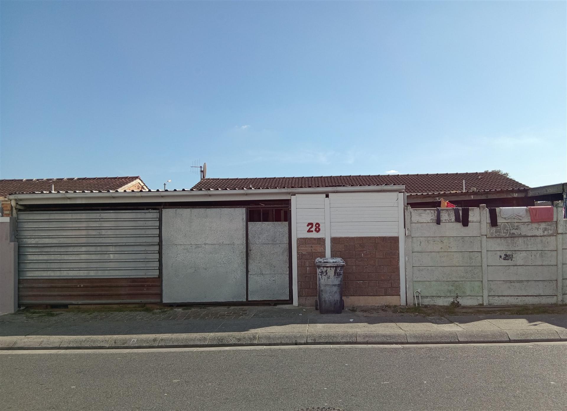 Front View of property in Lentegeur