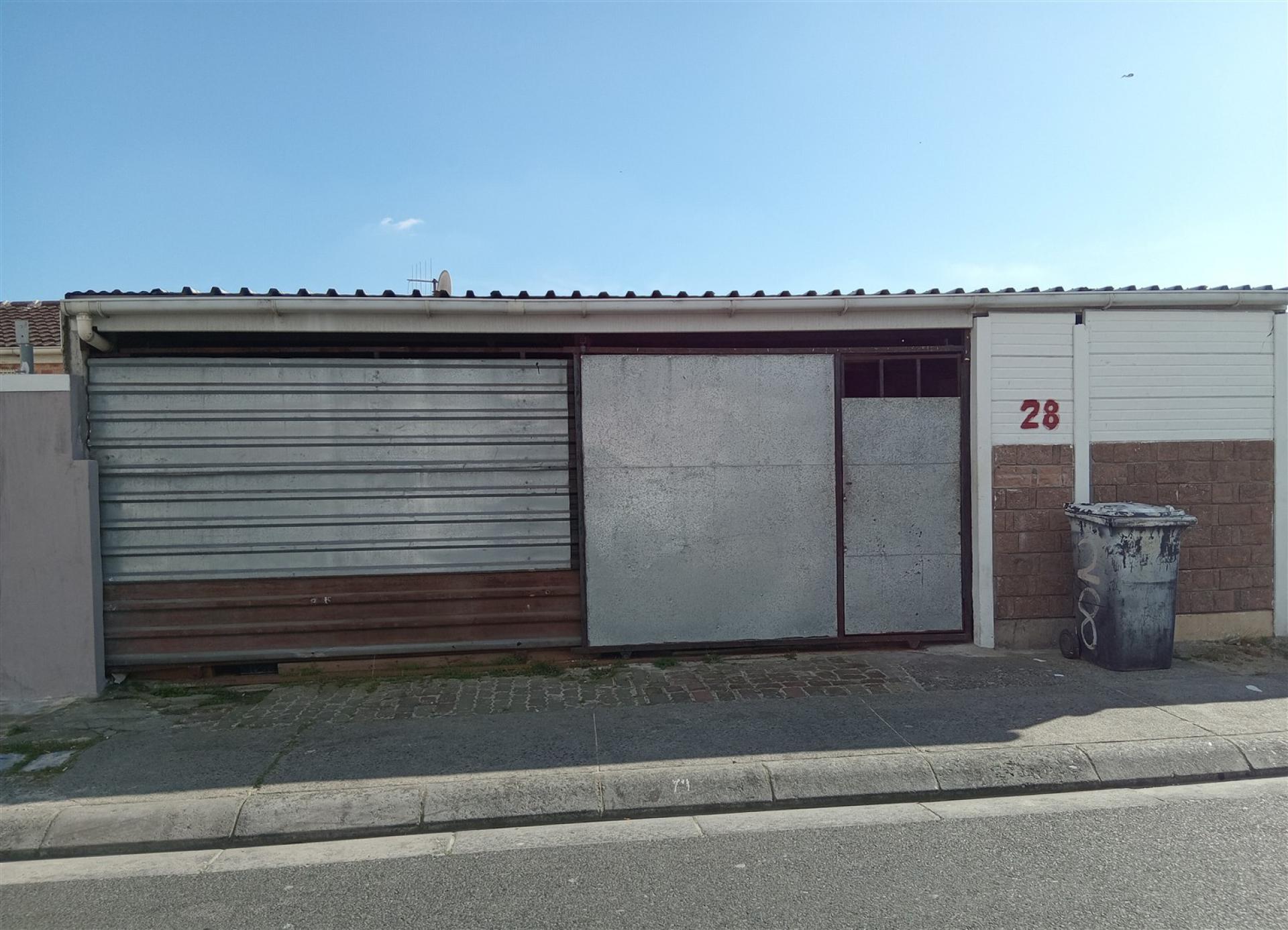 Front View of property in Lentegeur