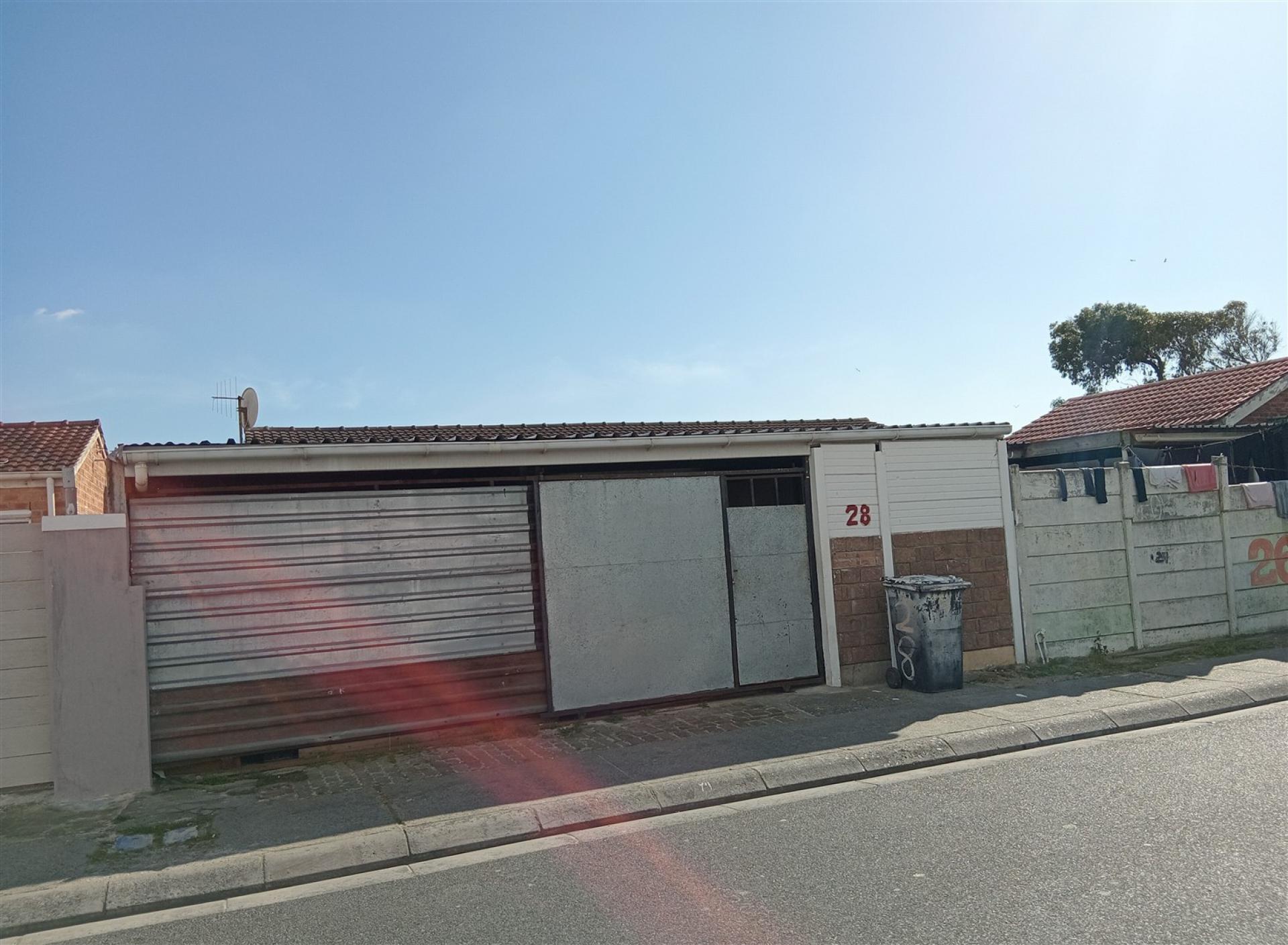 Front View of property in Lentegeur