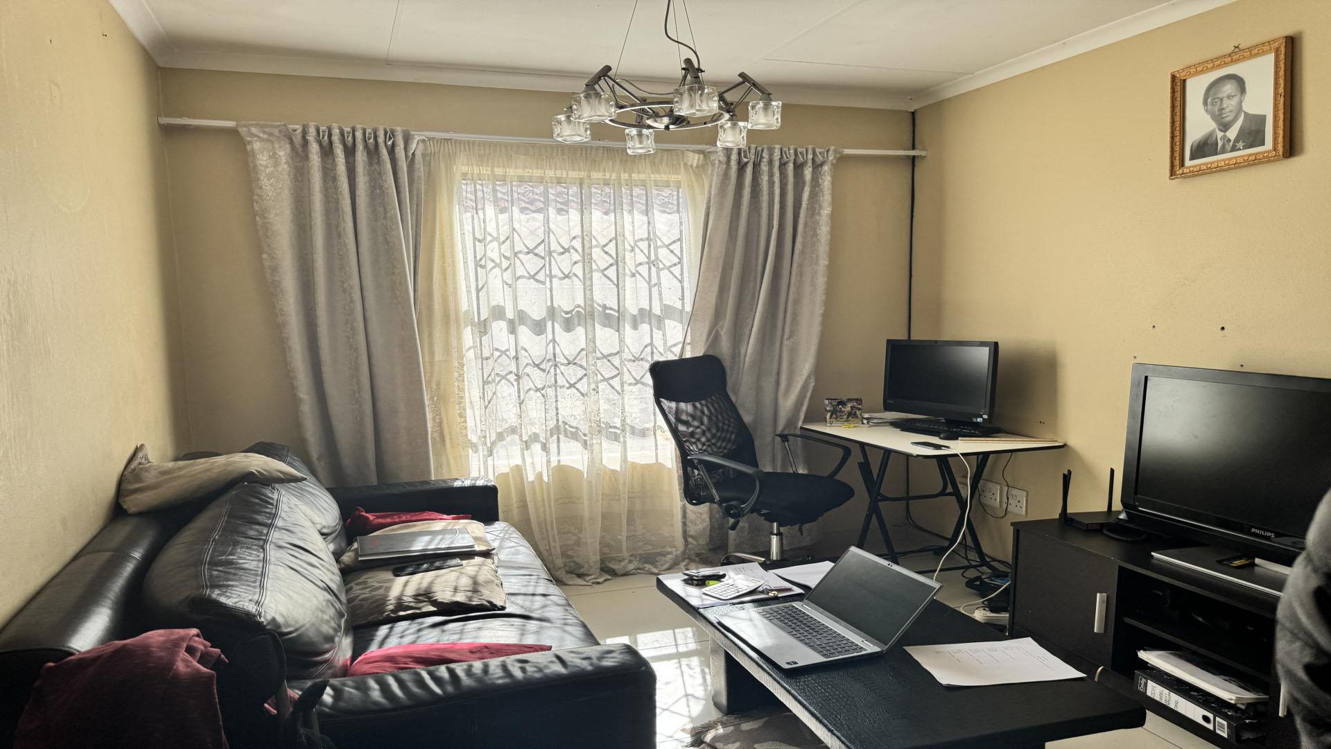 Lounges of property in Riverside View