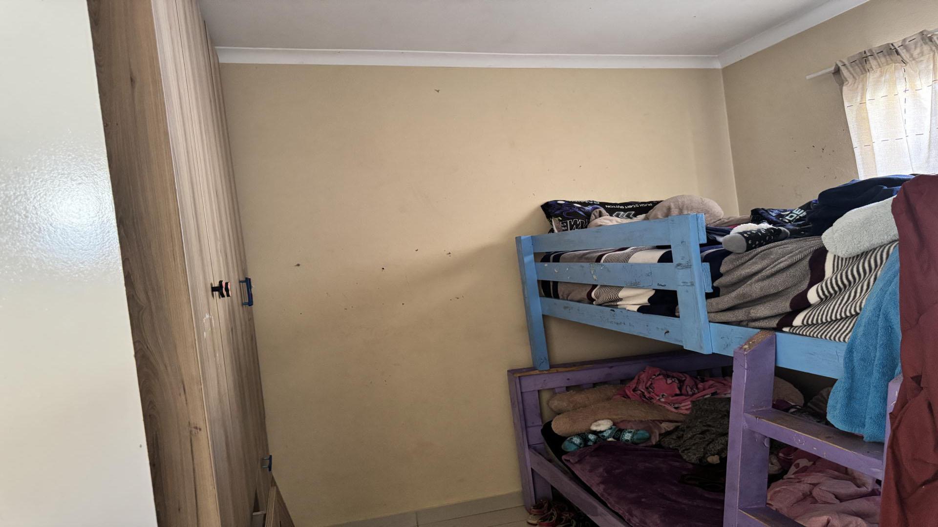 Bed Room 1 of property in Riverside View