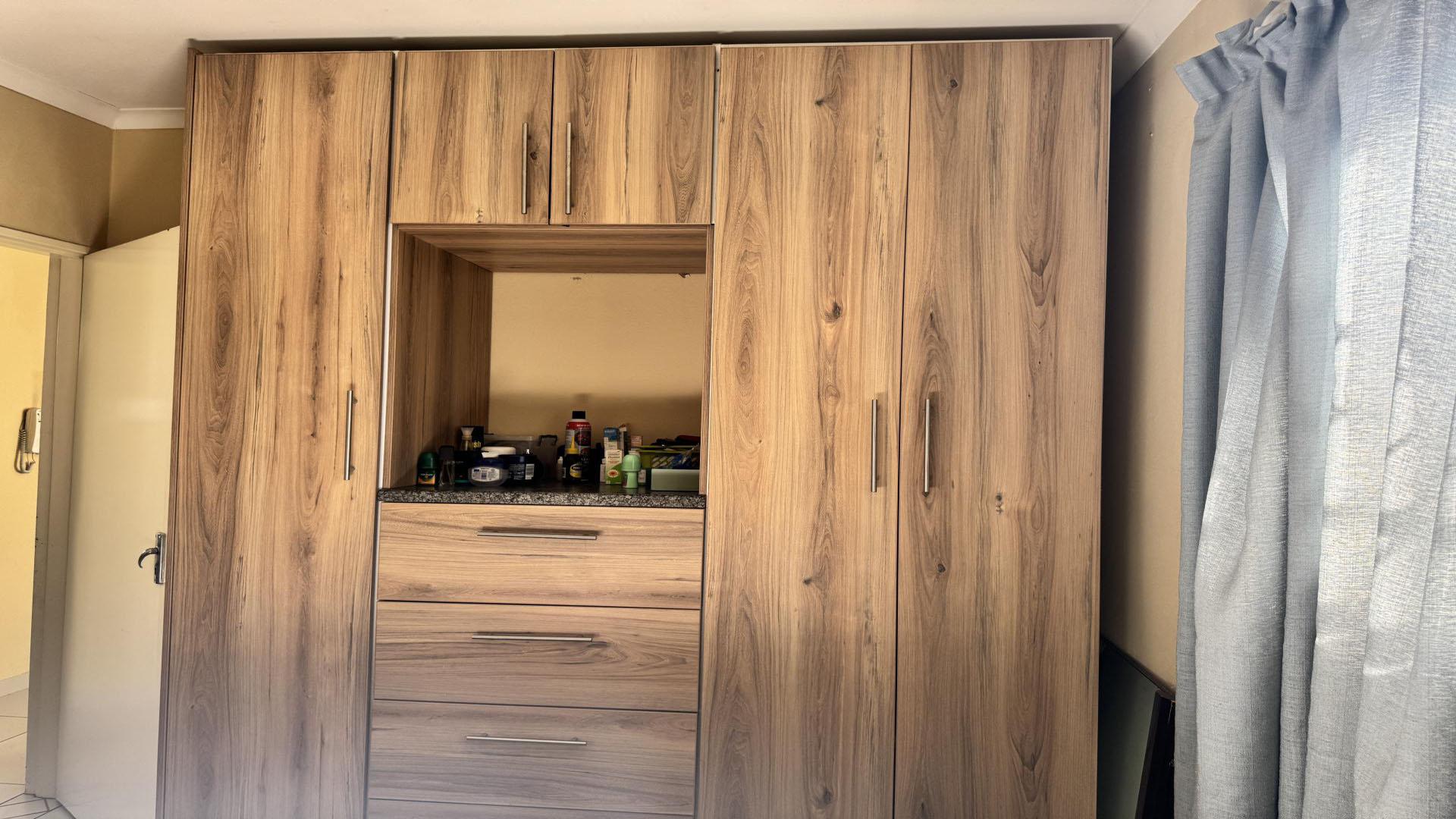 Bed Room 2 of property in Riverside View