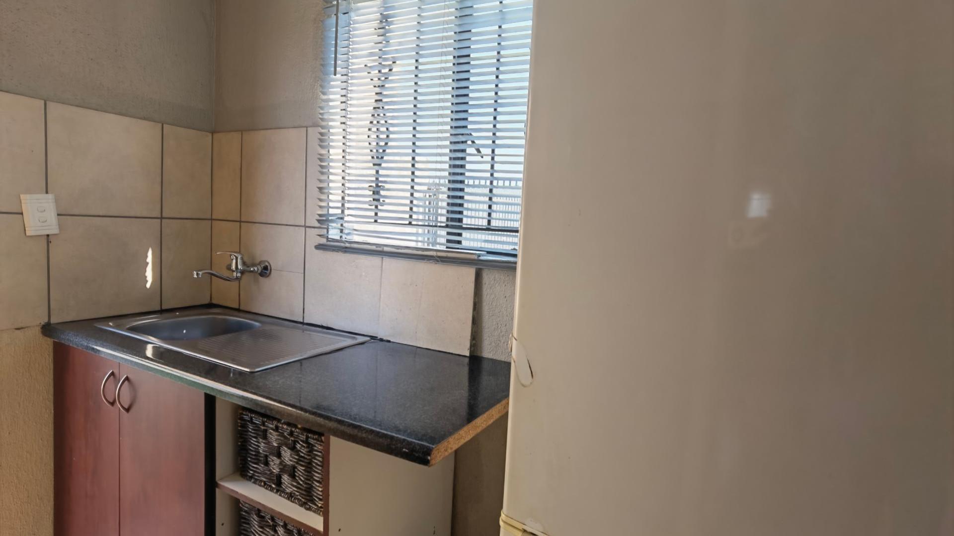 Kitchen of property in Lotus Gardens