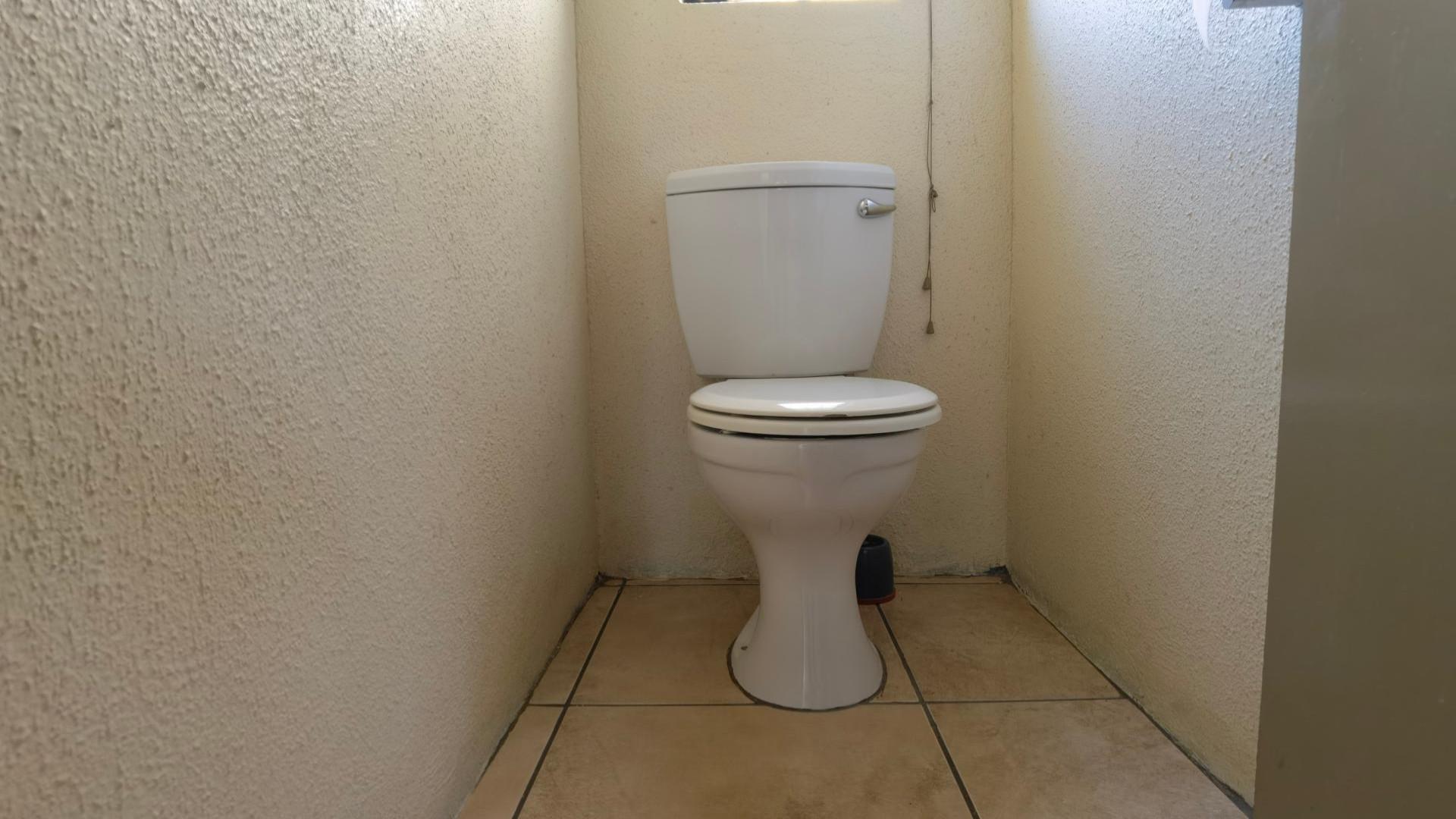 Bathroom 2 of property in Lotus Gardens