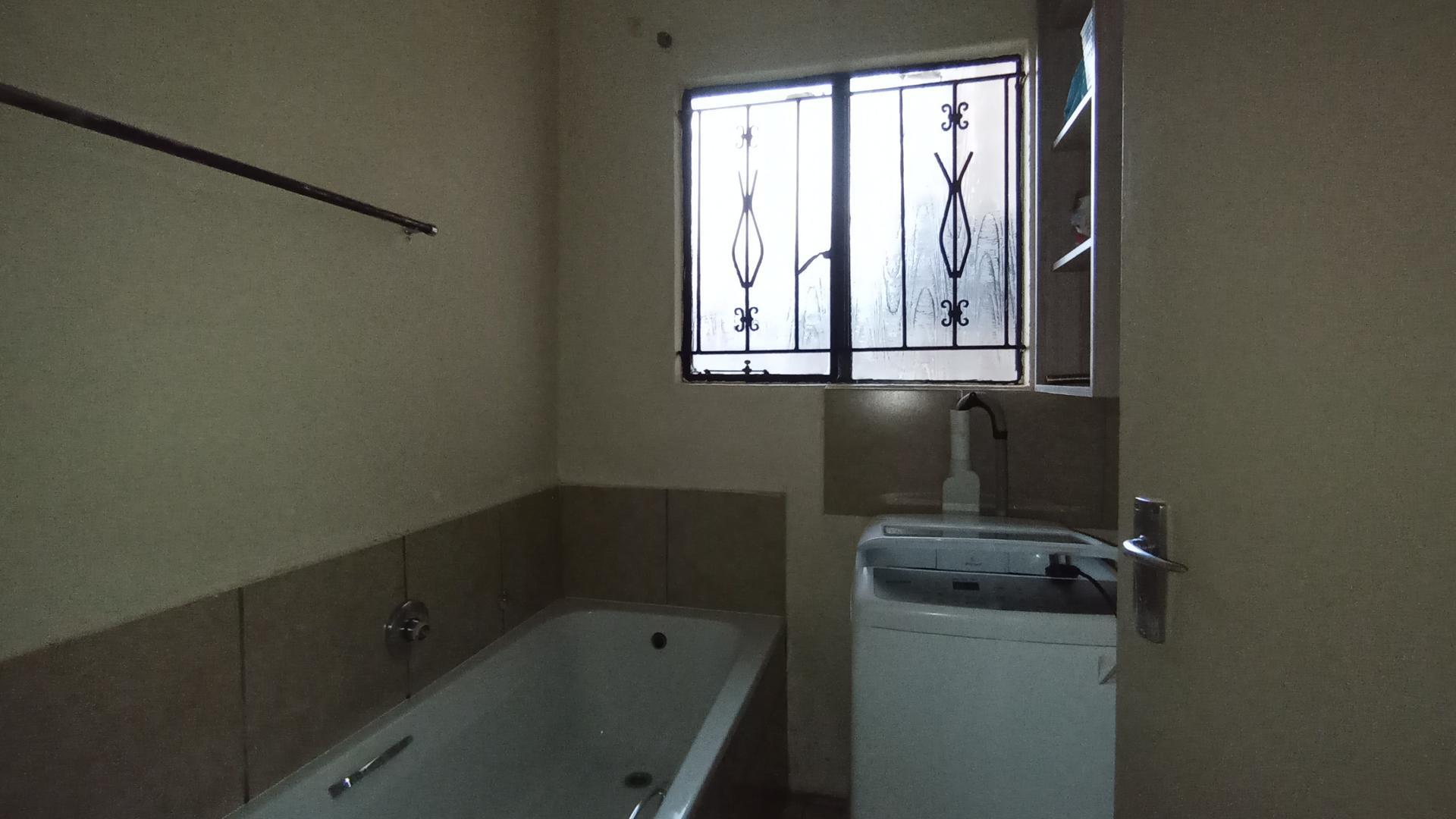 Bathroom 1 - 6 square meters of property in Lotus Gardens