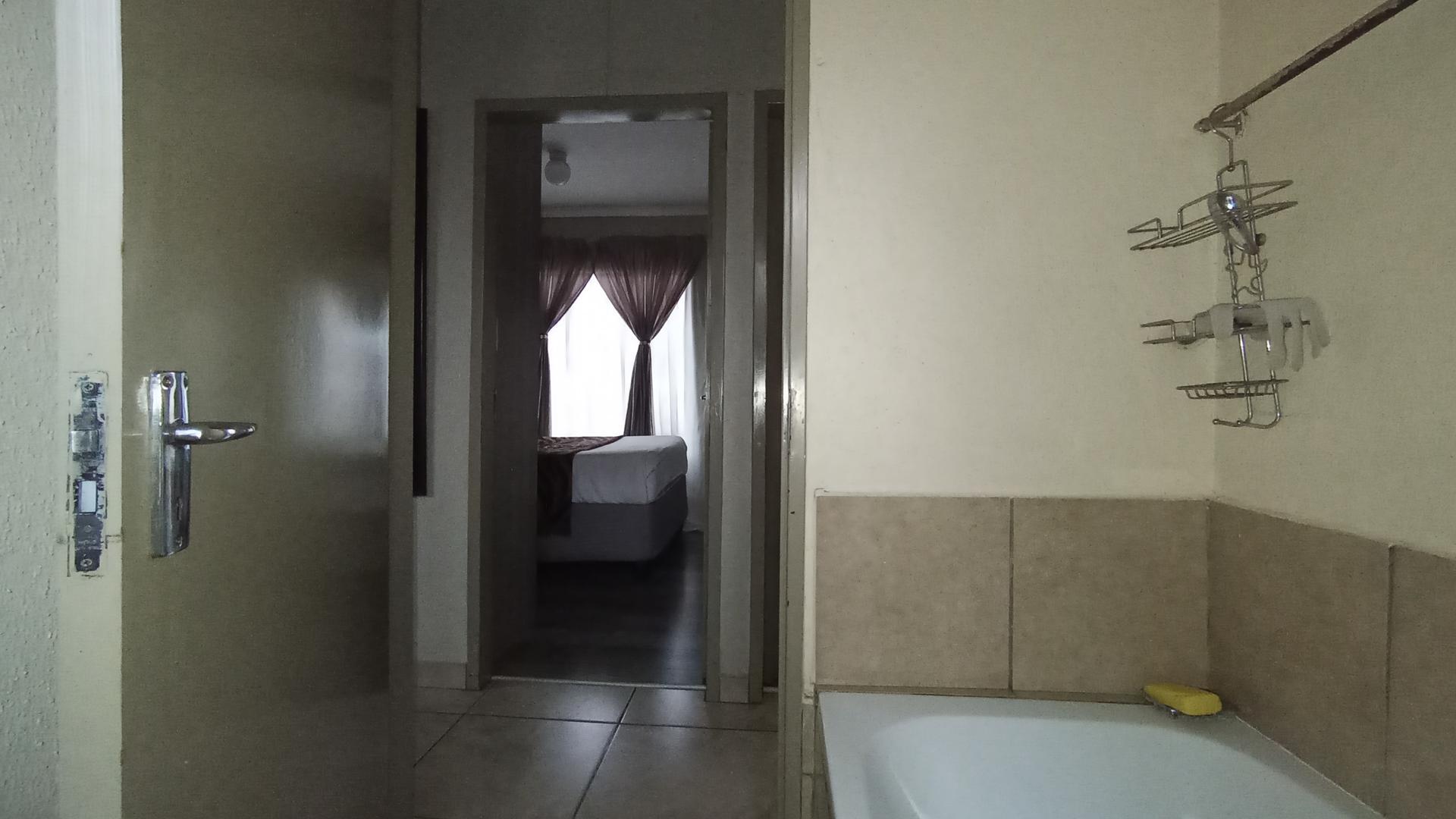 Bathroom 1 - 6 square meters of property in Lotus Gardens