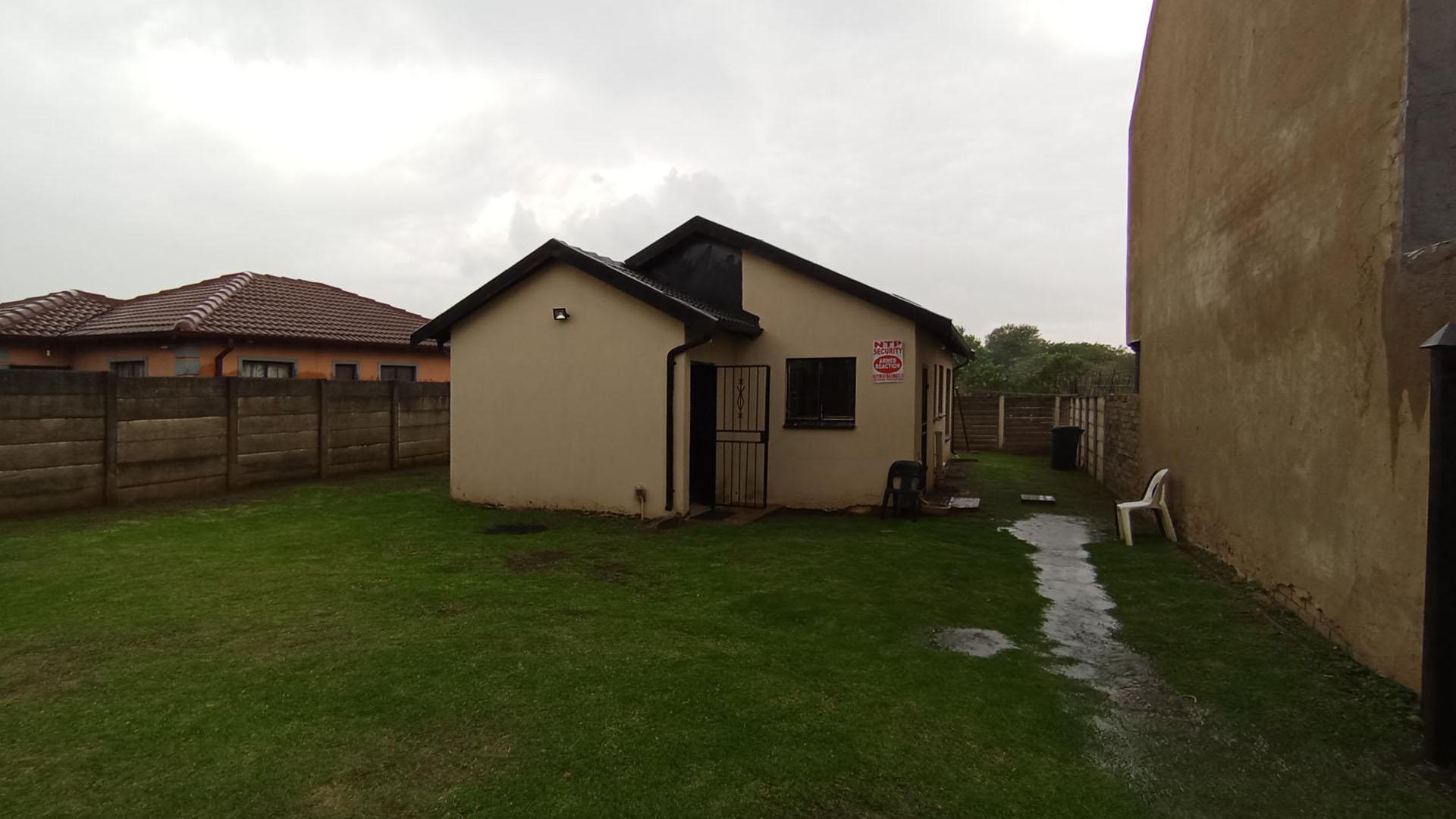 Front View of property in Lotus Gardens