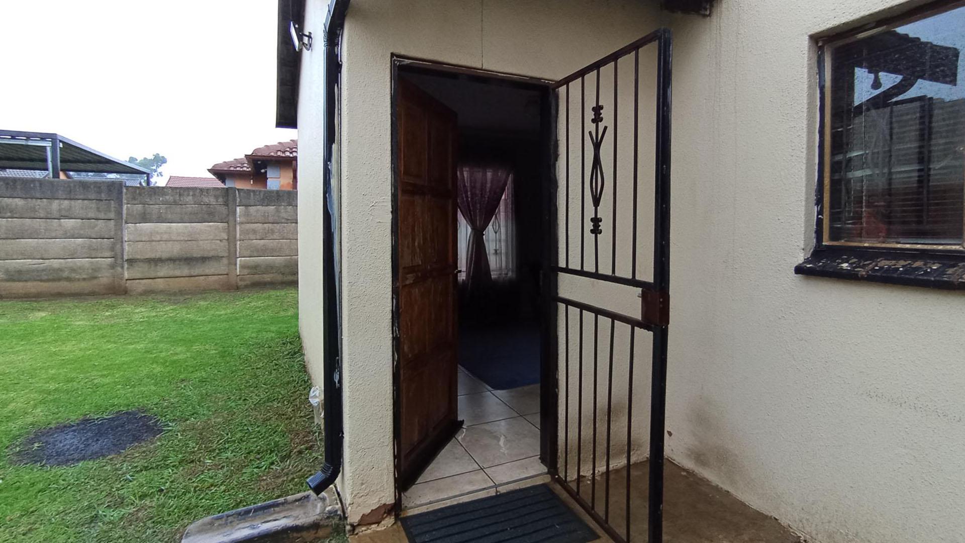 Front View of property in Lotus Gardens