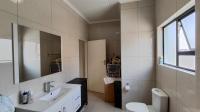 Main Bathroom - 10 square meters of property in Lilianton