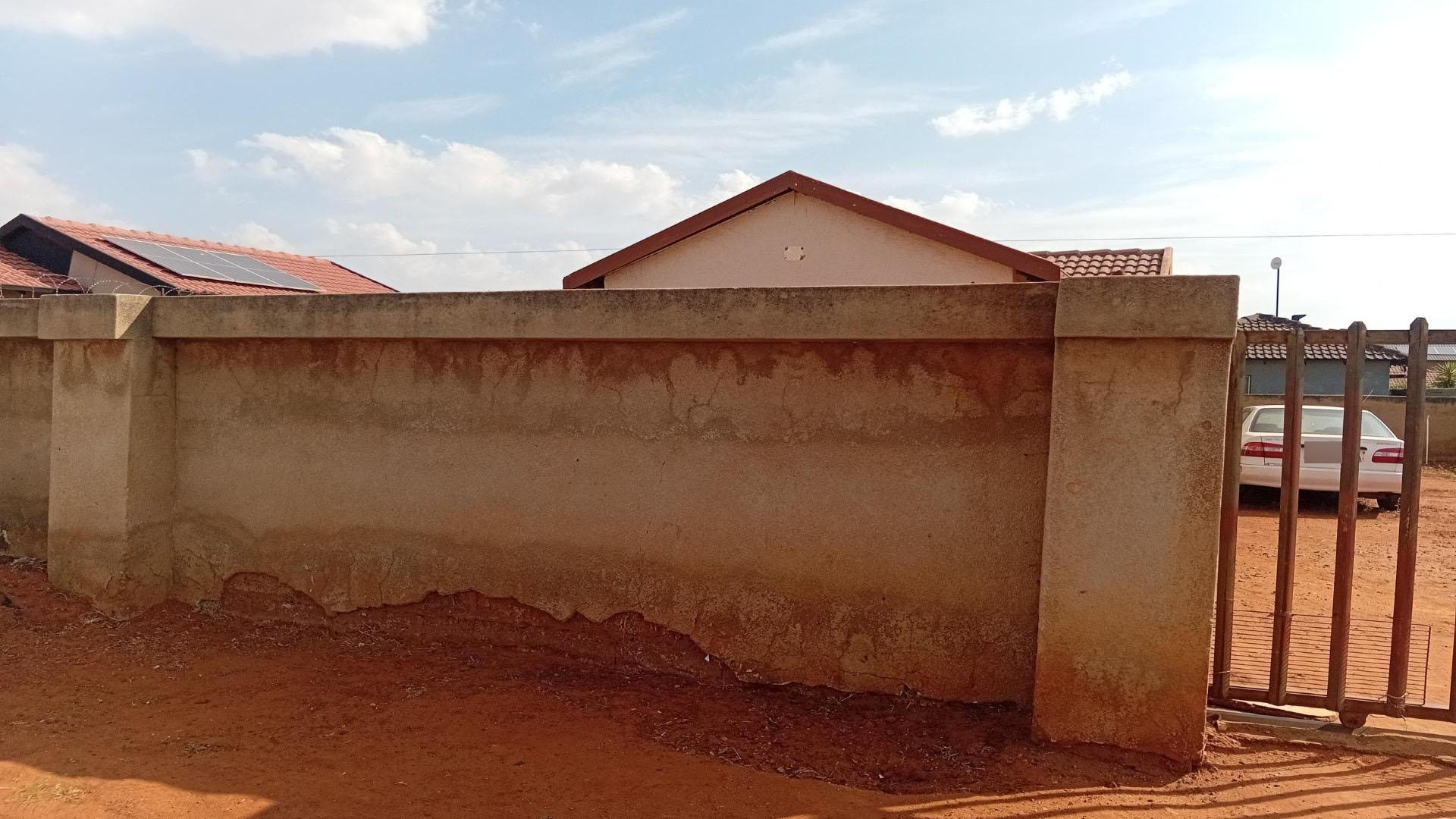 Front View of property in Dawn Park
