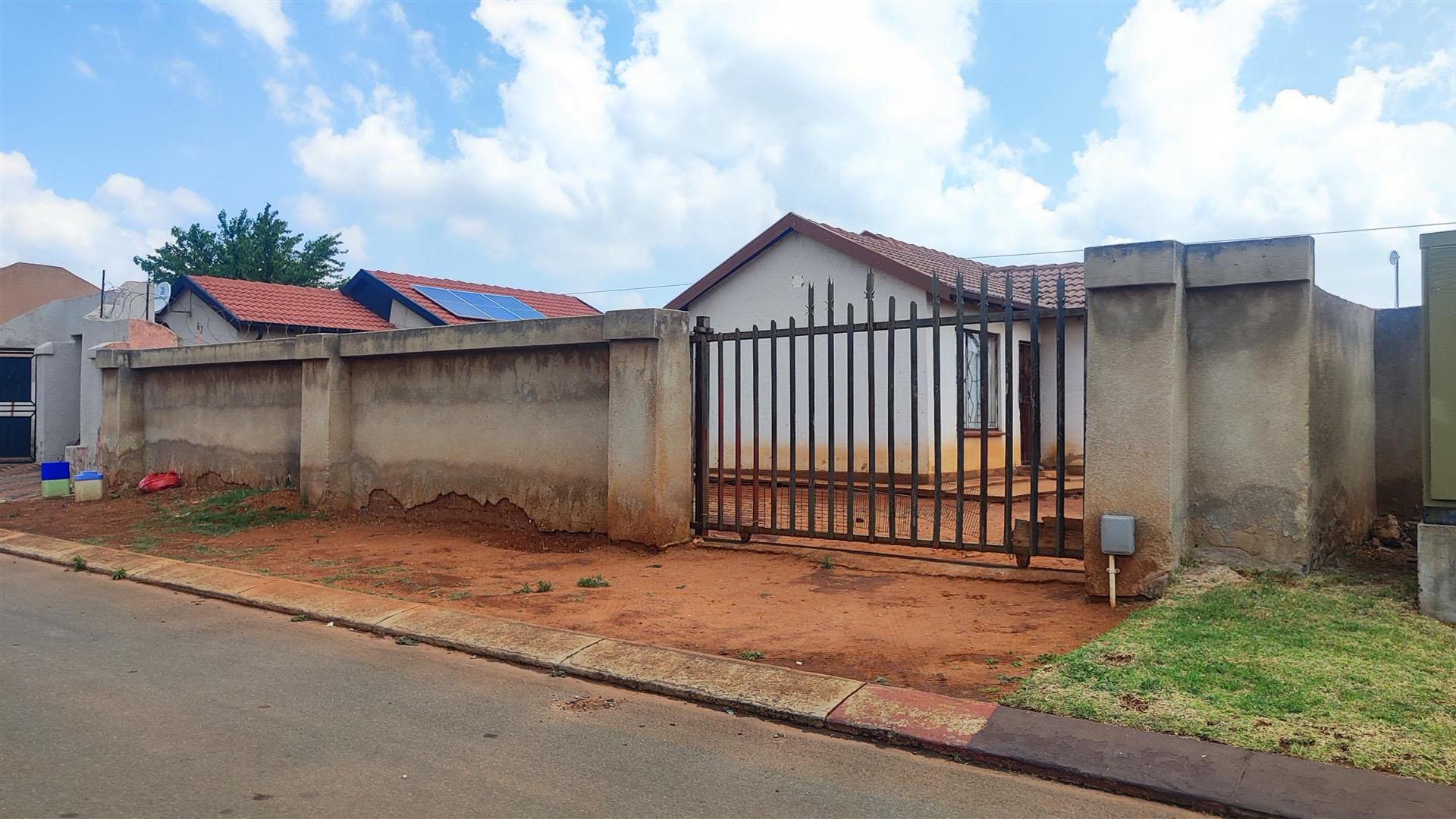 Front View of property in Dawn Park