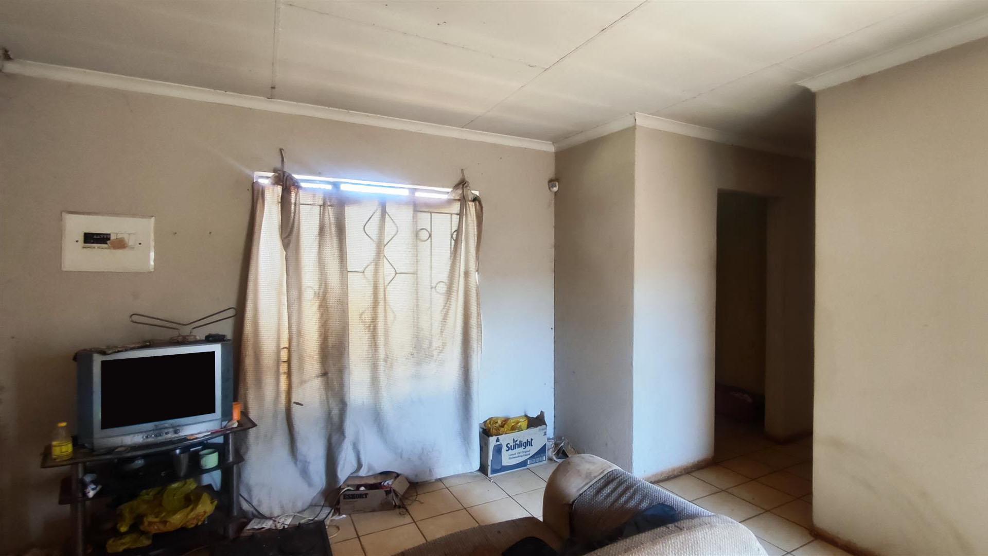 Lounges - 17 square meters of property in Dawn Park