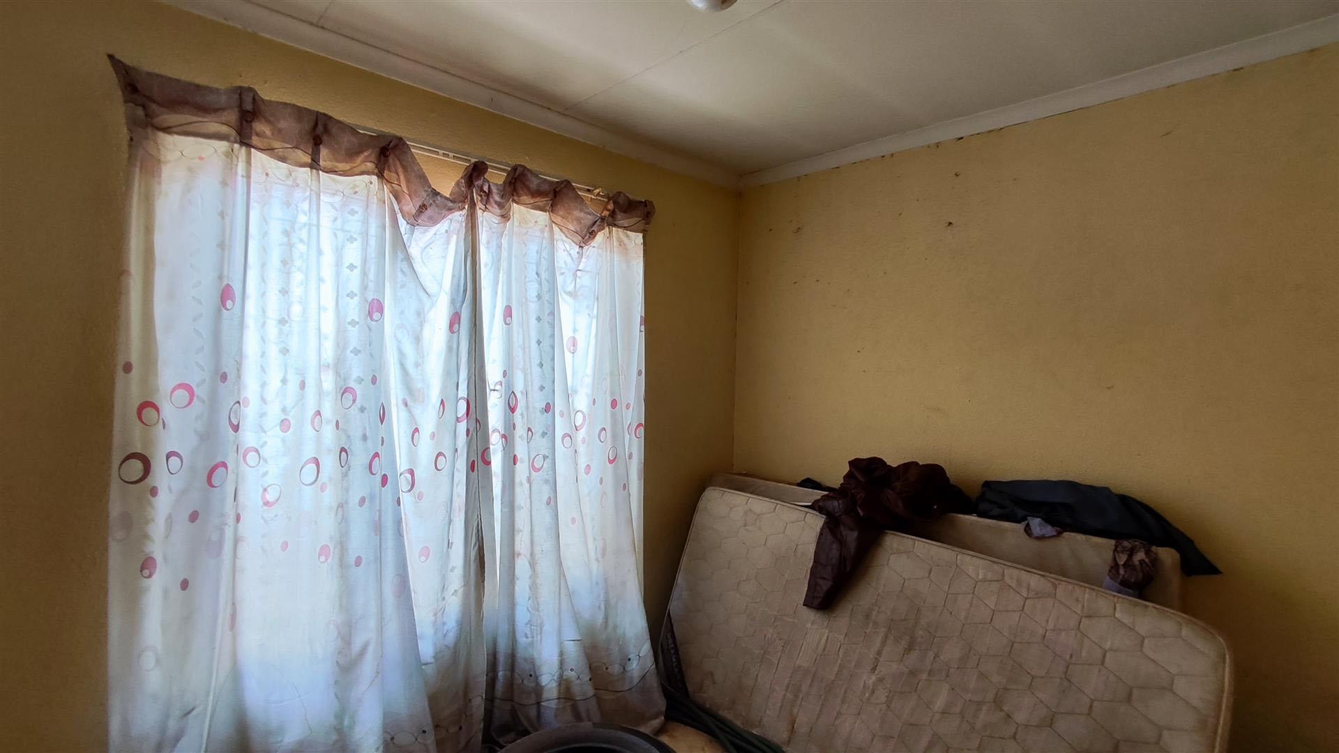 Bed Room 1 - 11 square meters of property in Dawn Park