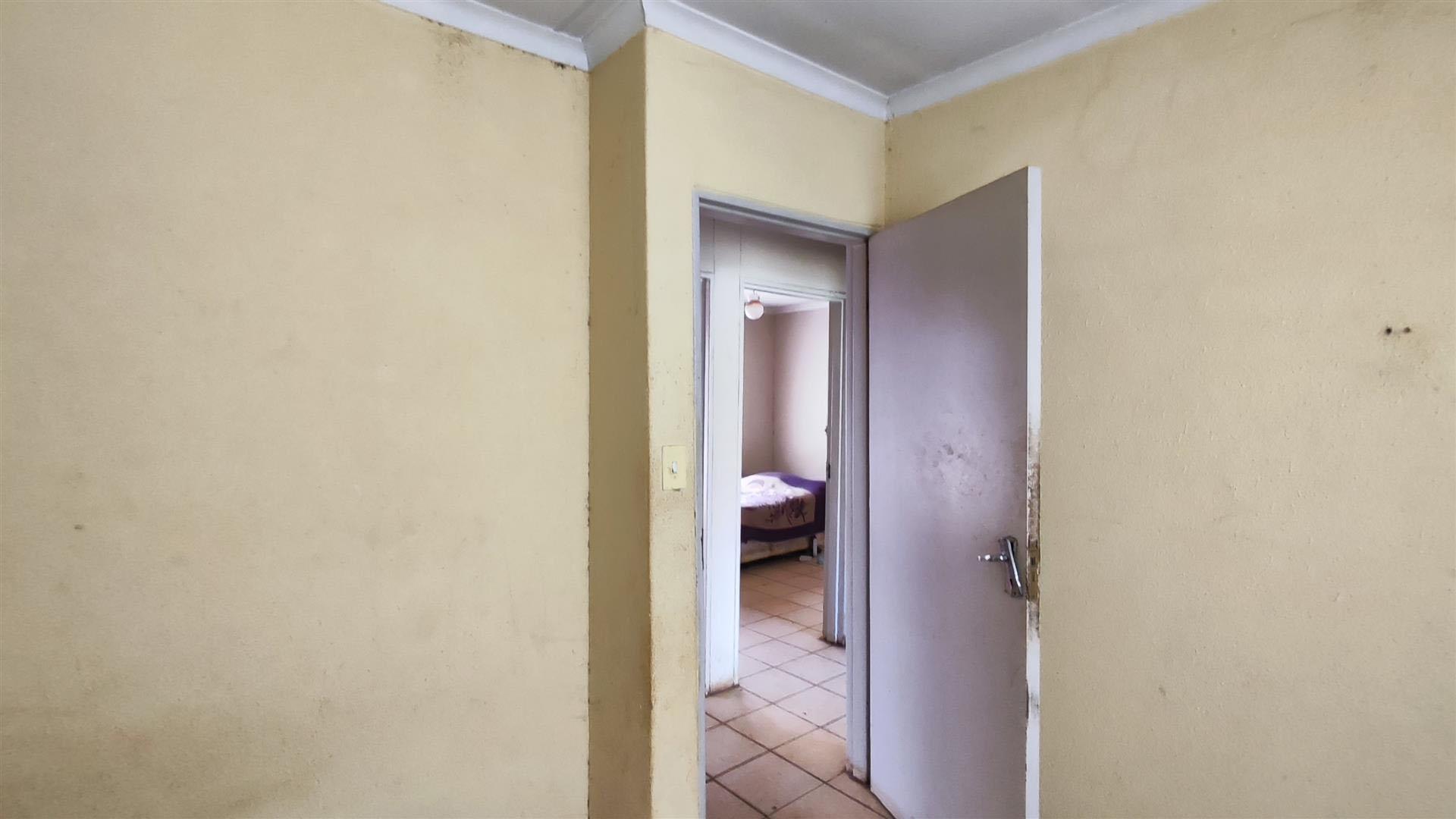 Bed Room 1 - 11 square meters of property in Dawn Park