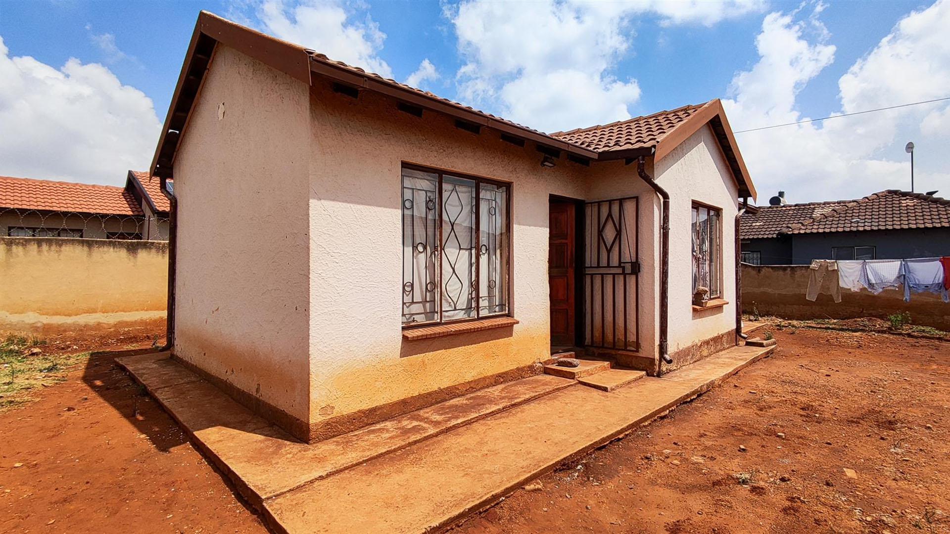 Front View of property in Dawn Park