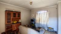 Lounges - 17 square meters of property in Dawn Park