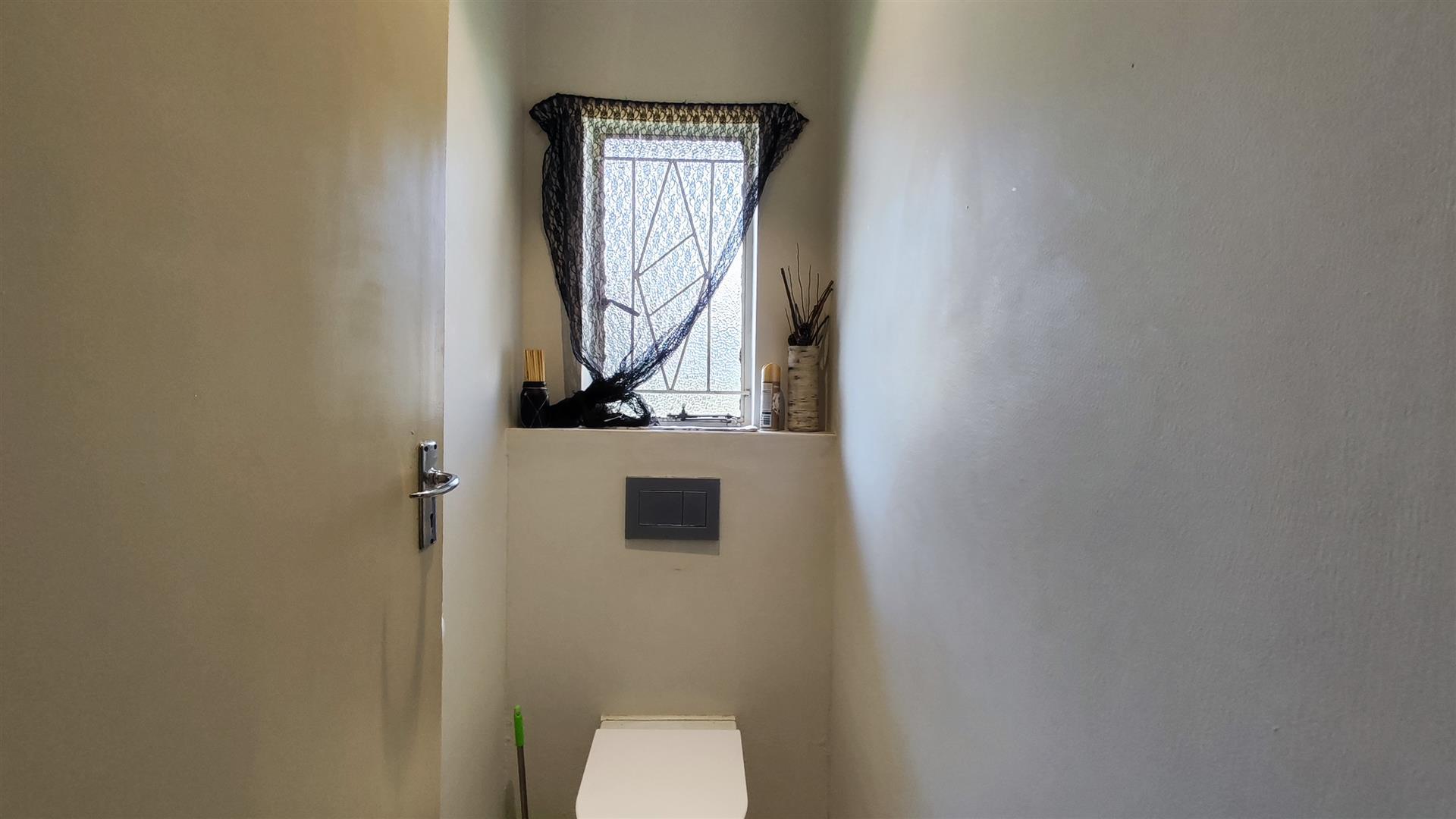 Bathroom 1 - 2 square meters of property in Three Rivers